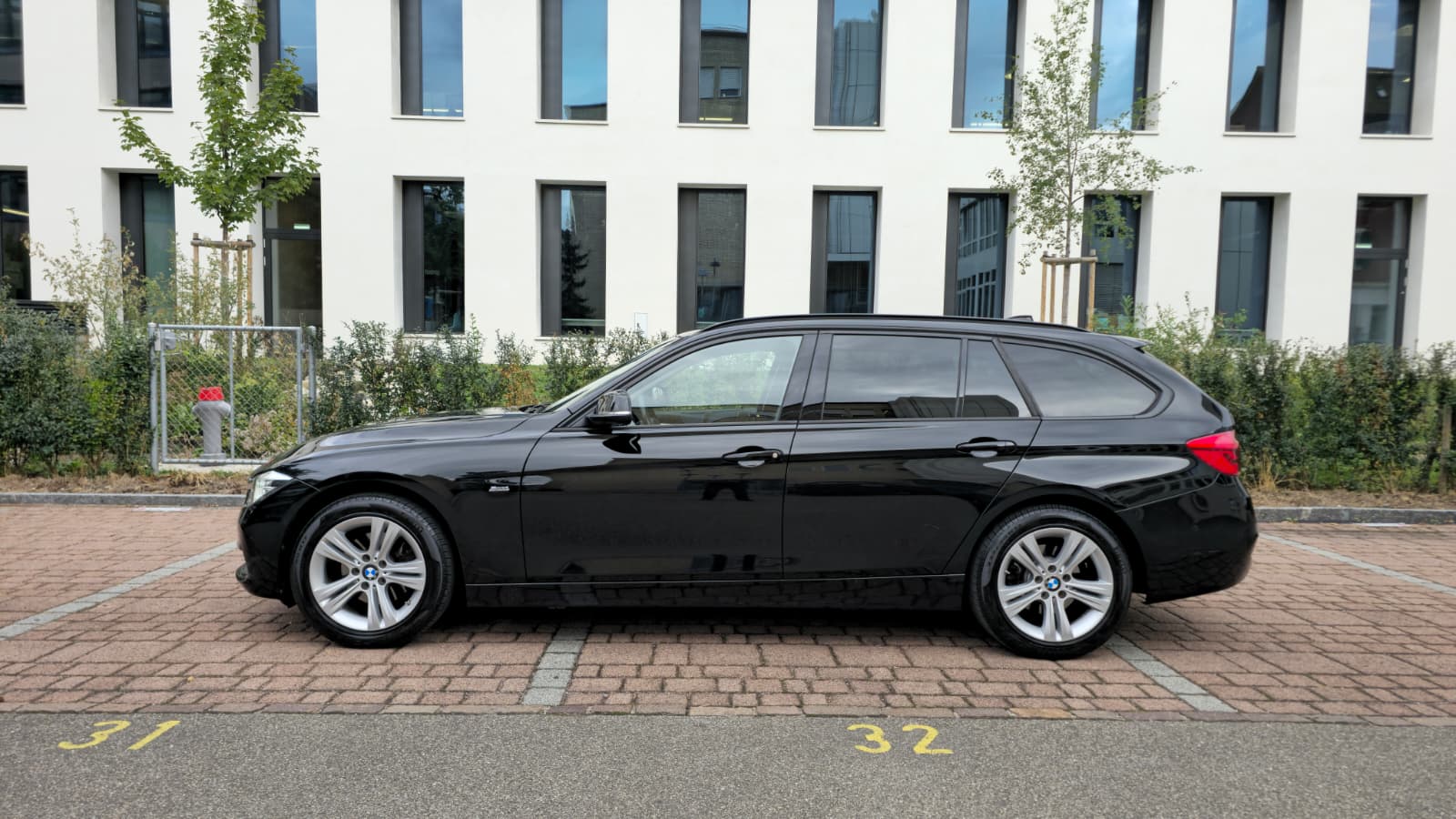 BMW 320d xDrive Touring Sport Line Steptronic| Frisch ab MFK und Service| Elk Anhänger Kupplung| **Top Ausstattung**-image-4