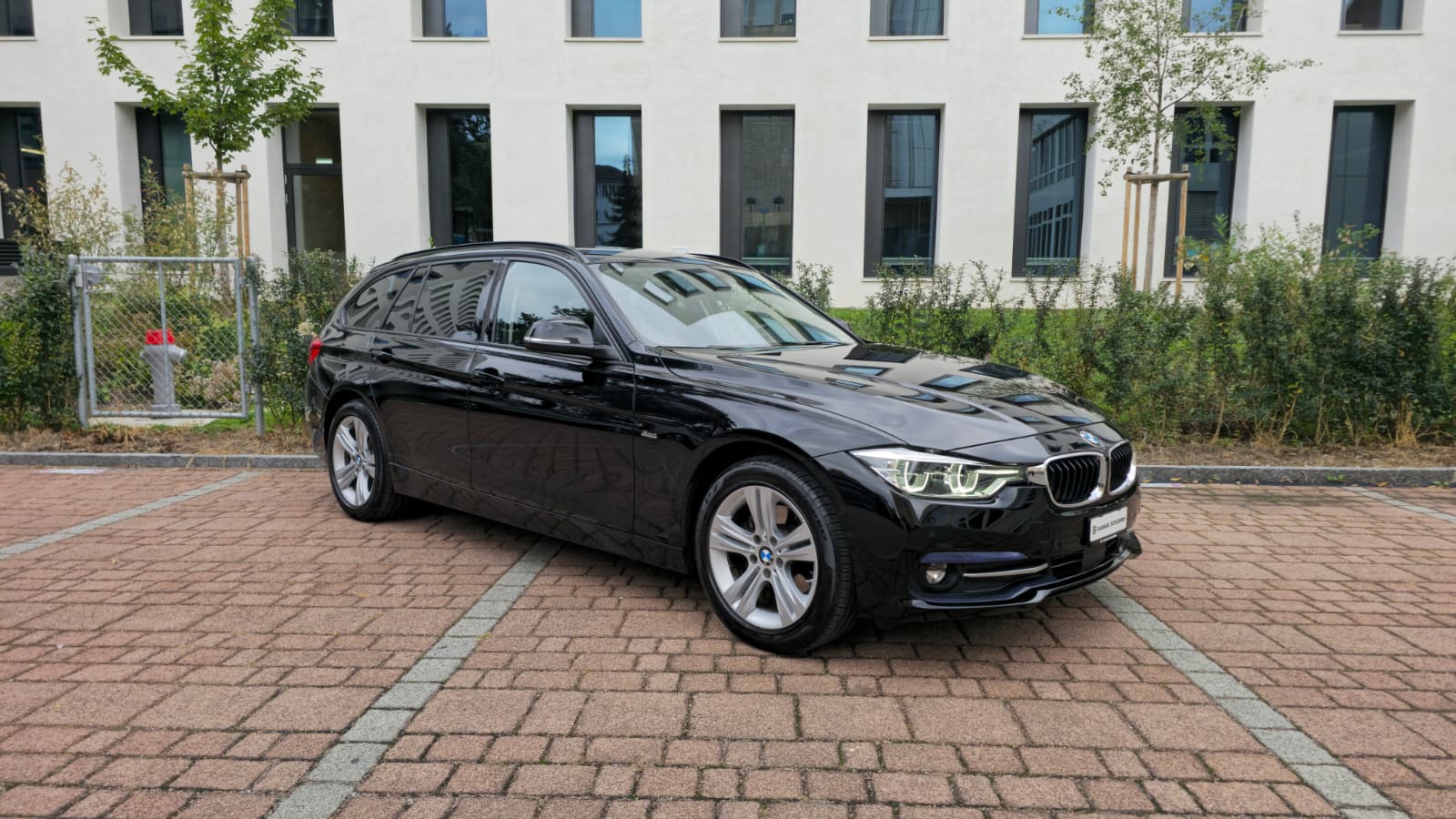 BMW 320d xDrive Touring Sport Line Steptronic| Frisch ab MFK und Service| Elk Anhänger Kupplung| **Top Ausstattung**-image-2
