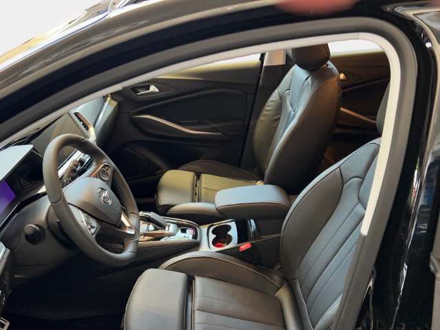 OPEL Grandland 1.6T/225 Elegance Hybrid-image-7