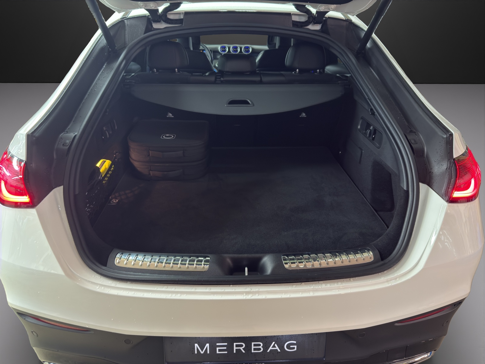 MERCEDES-BENZ GLC Coupé 300 e 4Matic 9G-Tronic-image-8