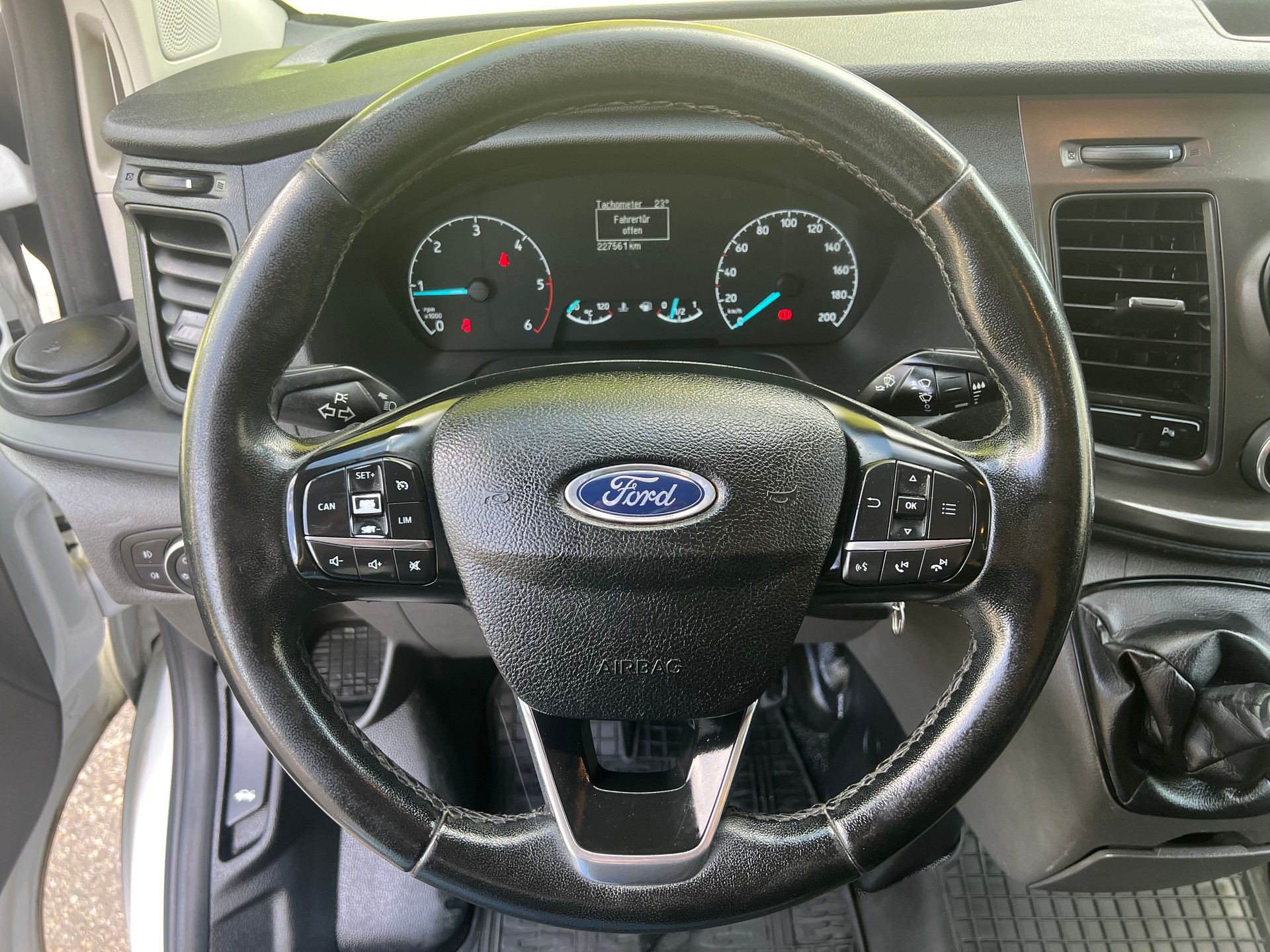 FORD Transit Custom Van 300 L2H1 Trend-image-10