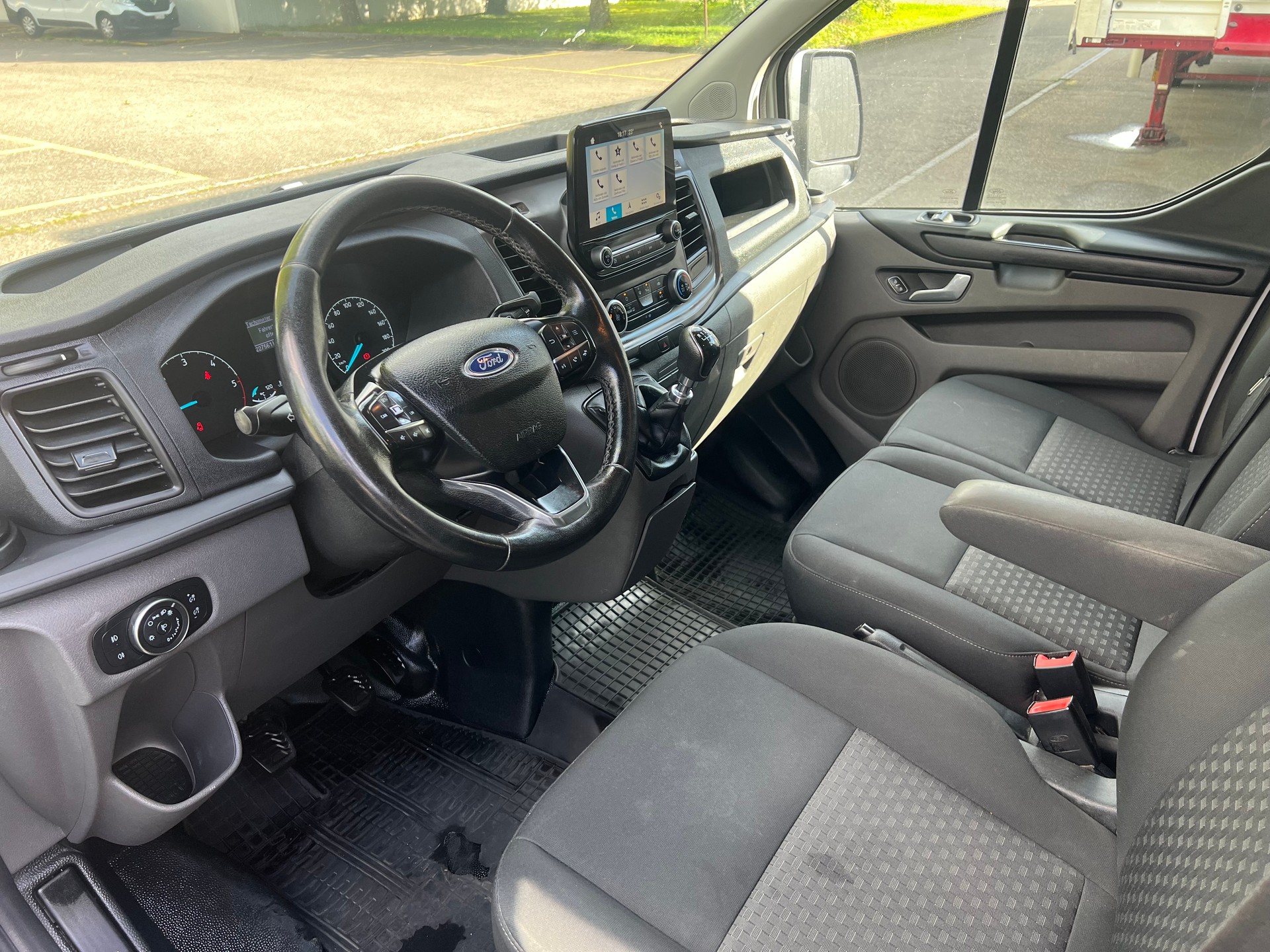 FORD Transit Custom Van 300 L2H1 Trend-image-9