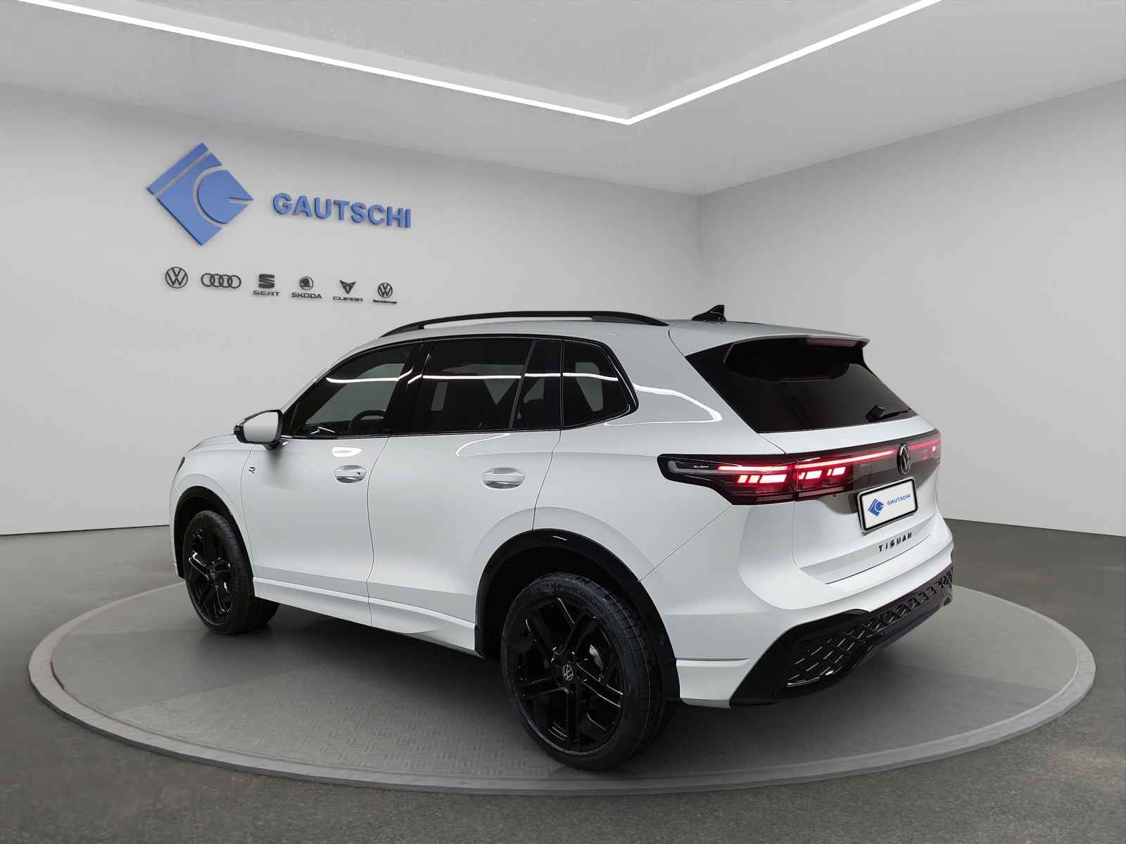 VW VW Tiguan R-Line-image-2