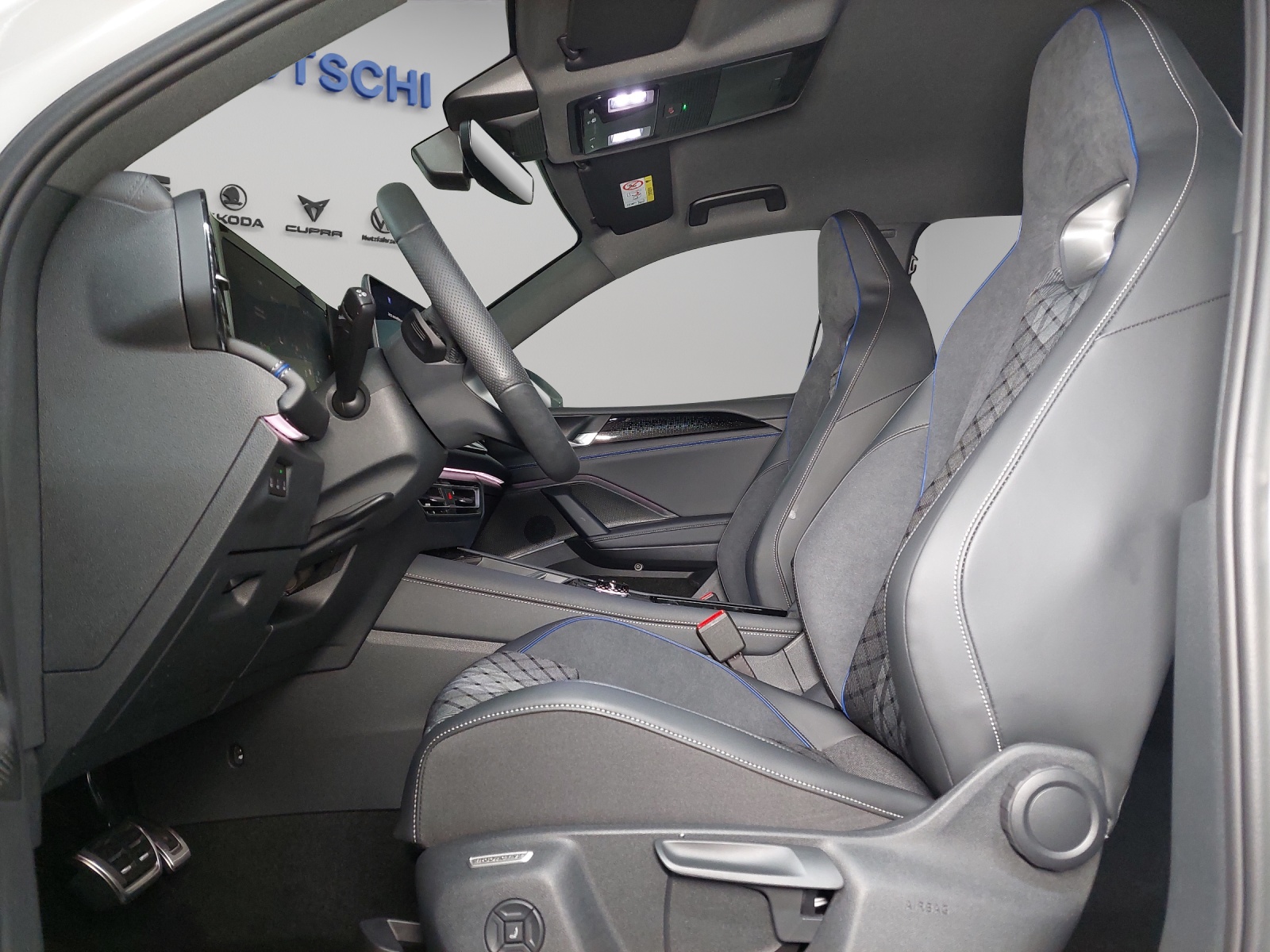 VW VW Tiguan R-Line-image-5