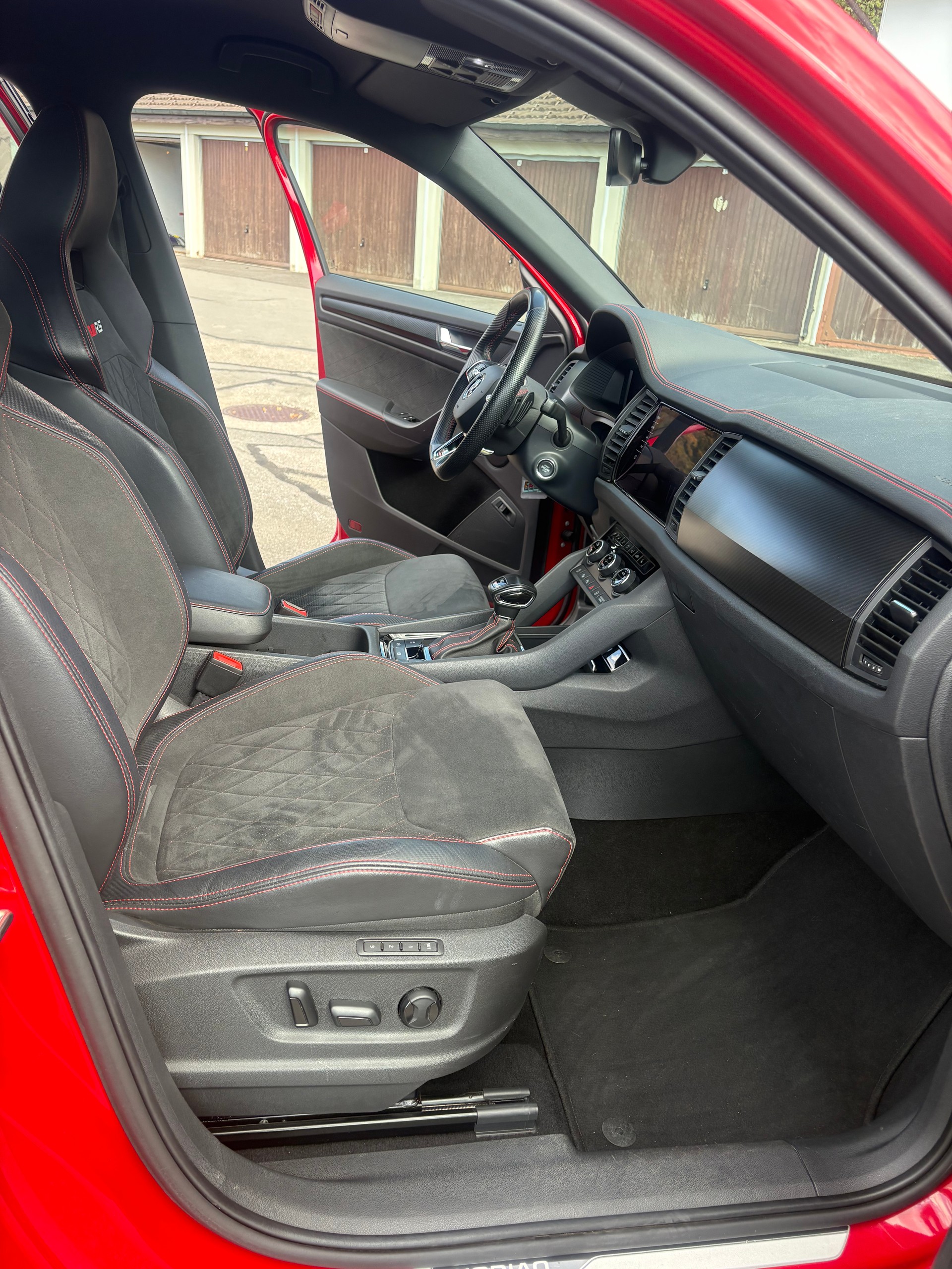 SKODA Kodiaq 2.0 TSI 4x4 RS - 7 places & attelage-image-13