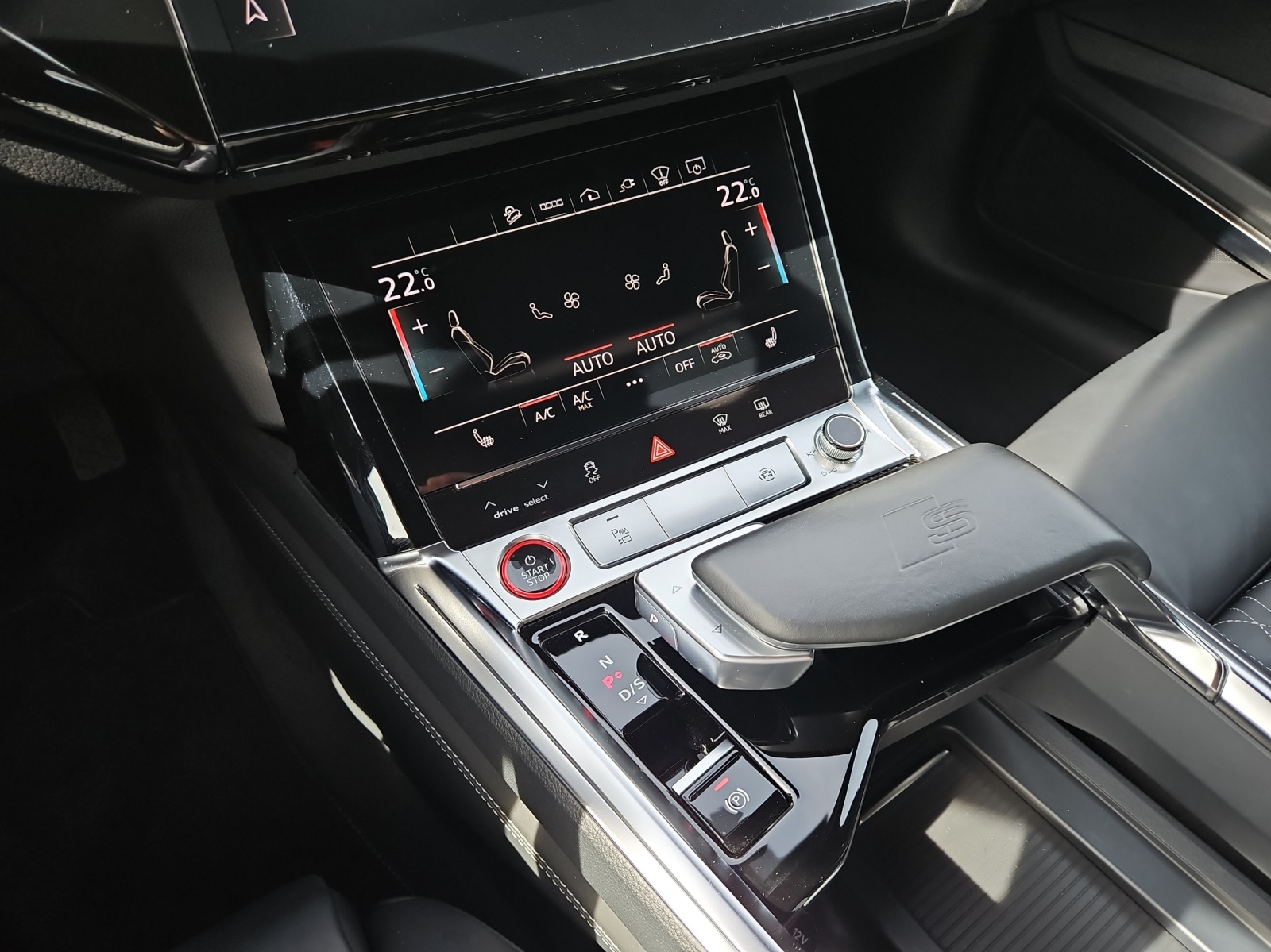 AUDI e-tron S Sportback quattro-image-13