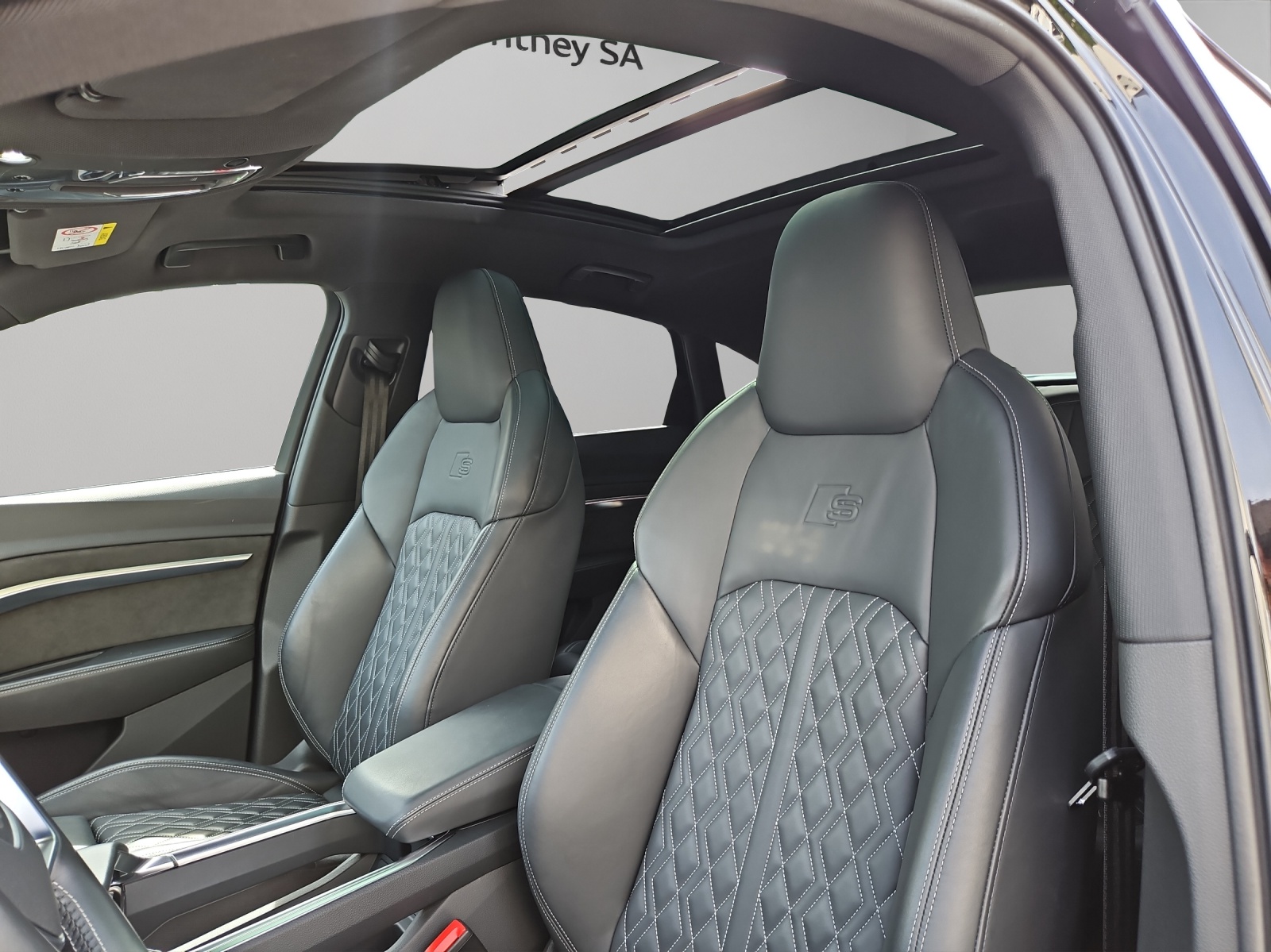 AUDI e-tron S Sportback quattro-image-7