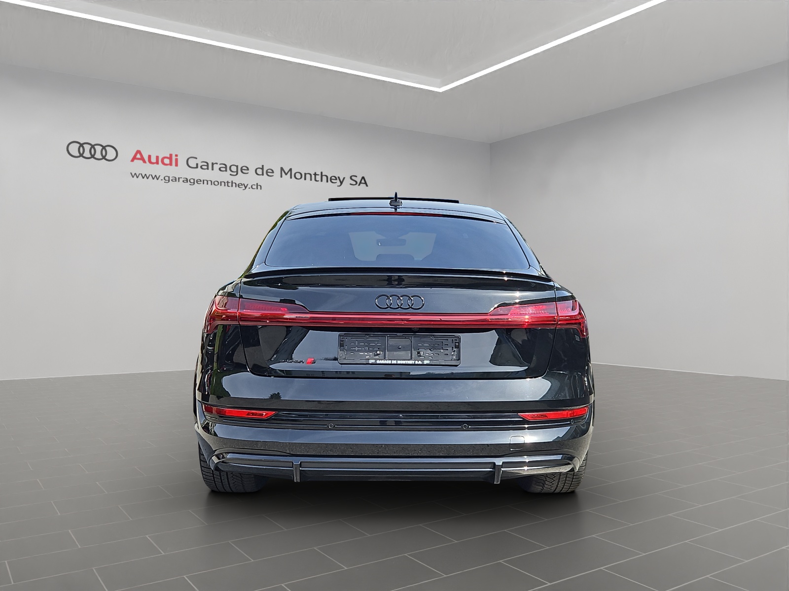 AUDI e-tron S Sportback quattro-image-4