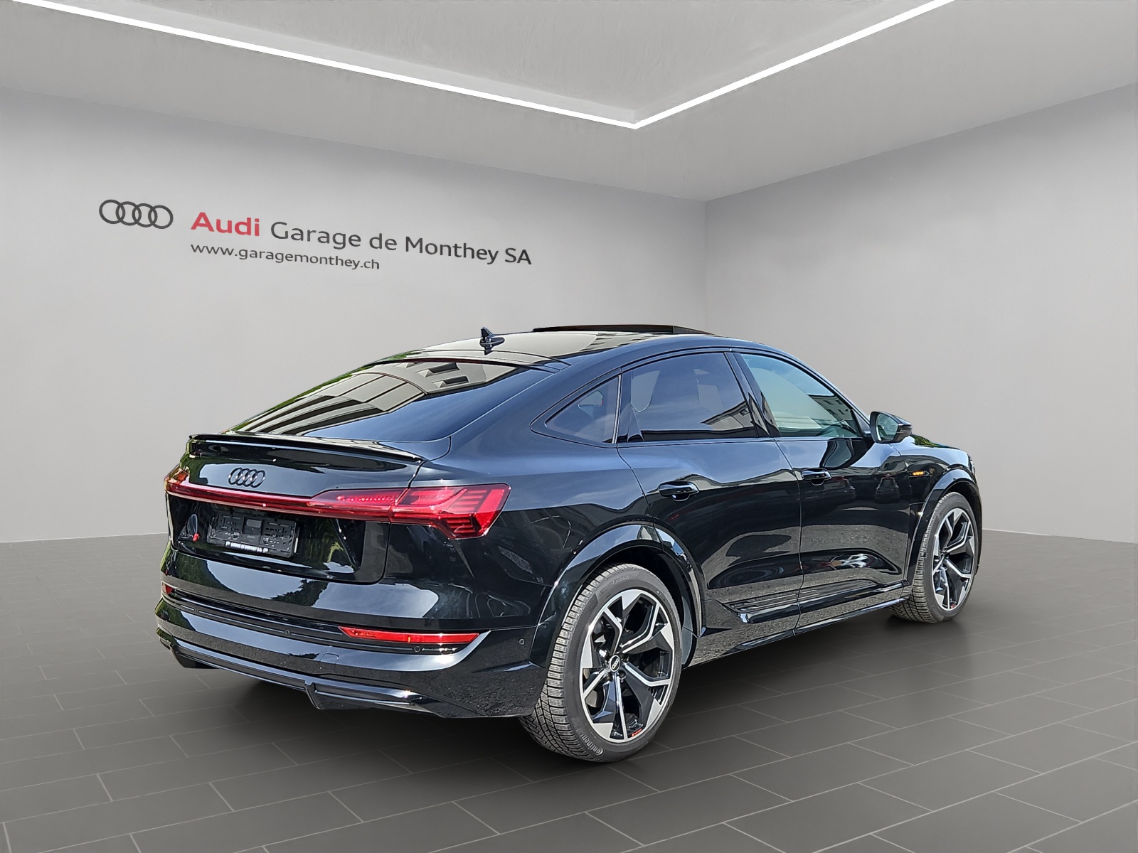 AUDI e-tron S Sportback quattro-image-3
