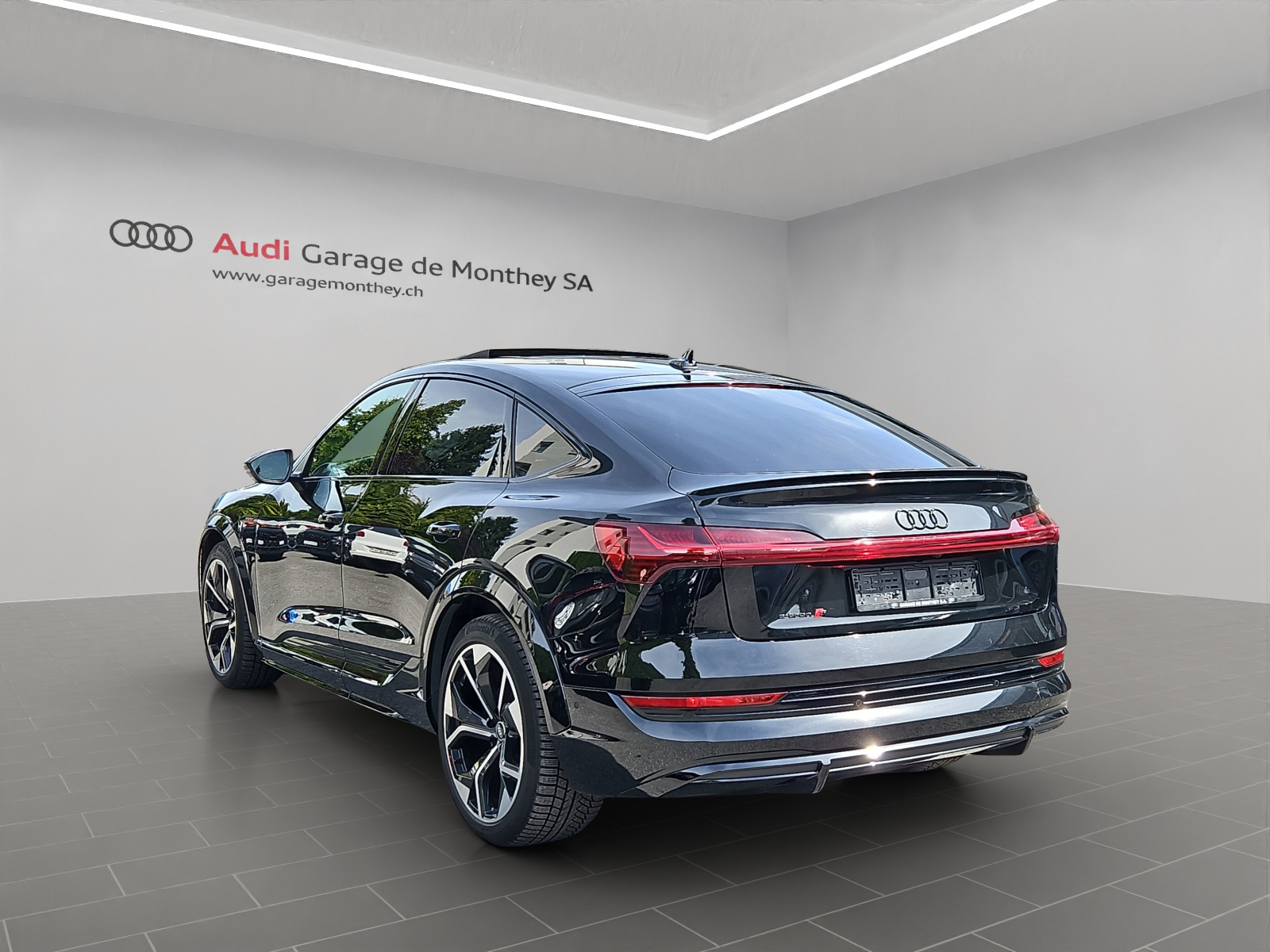 AUDI e-tron S Sportback quattro-image-5
