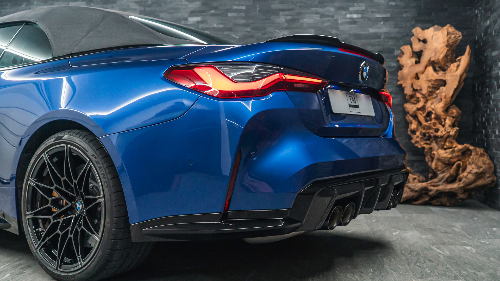 BMW M4 Cabrio Competition M xDrive-showroom-element-3