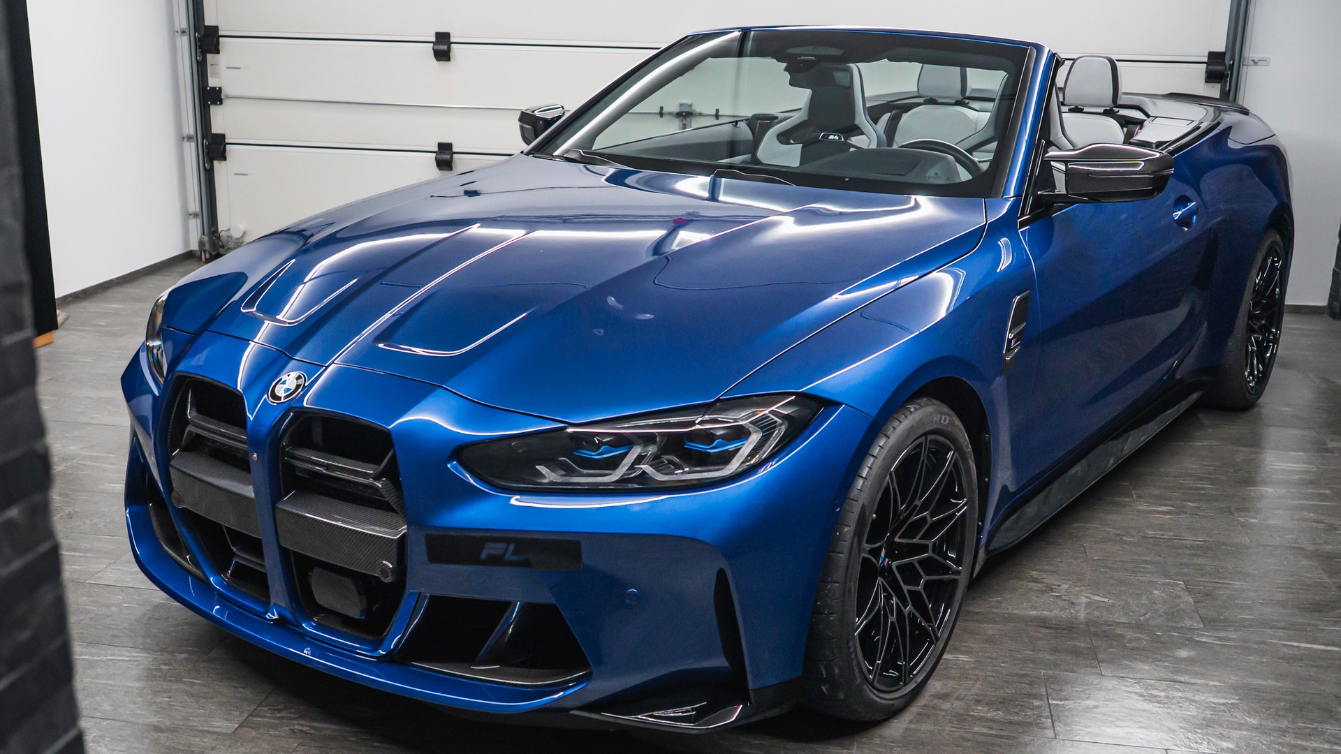 BMW M4 Cabrio Competition M xDrive-showroom-element-1
