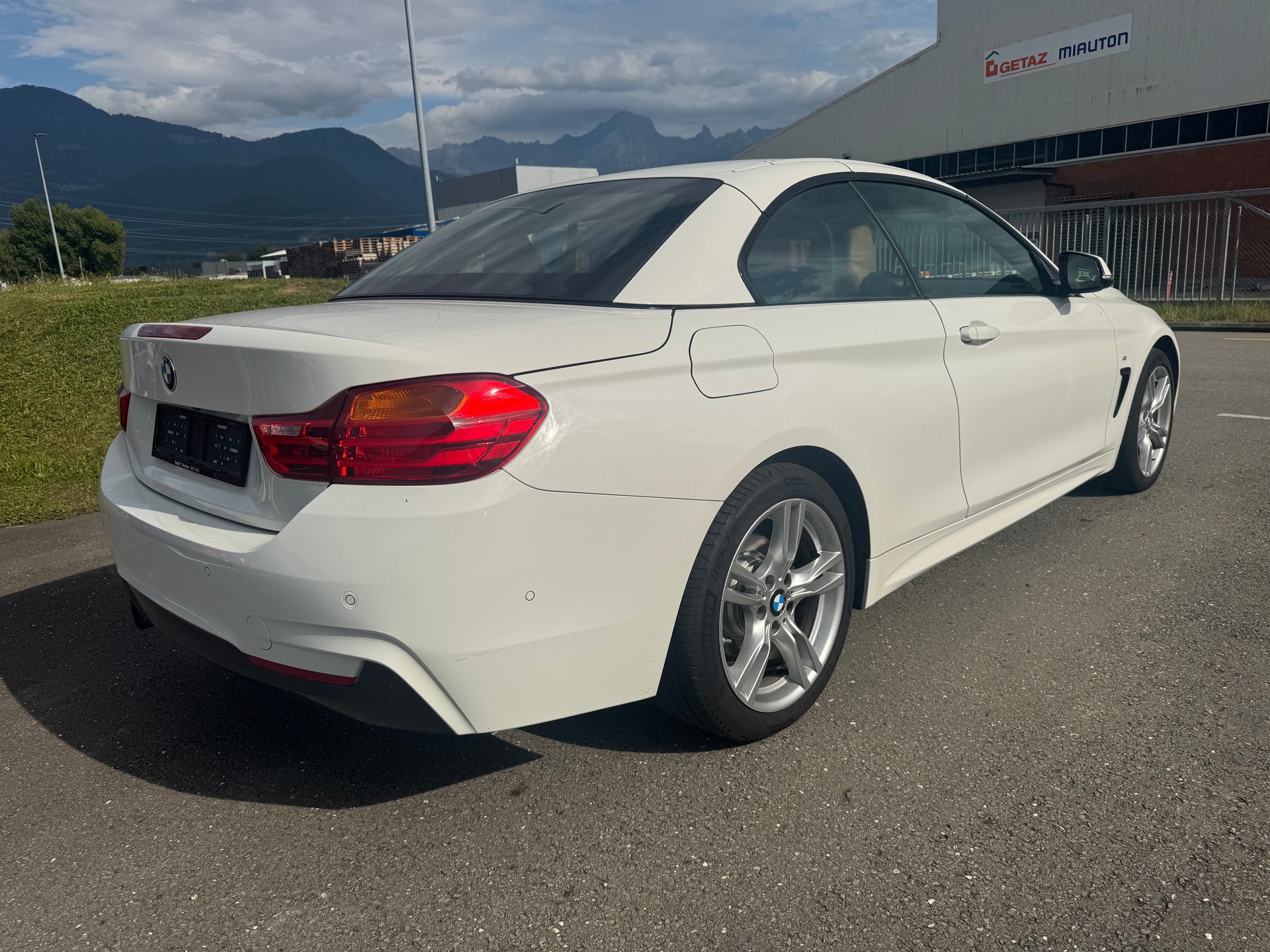 BMW 430i Cabriolet xDrive M Sport Steptronic-image-3