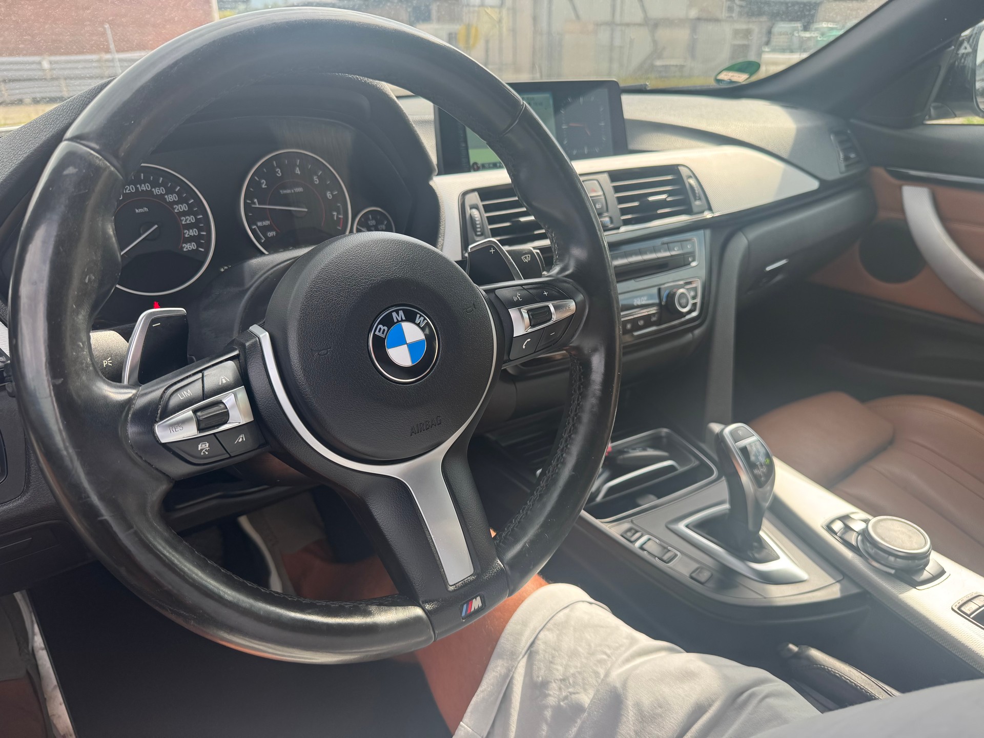 BMW 430i Cabriolet xDrive M Sport Steptronic-image-15