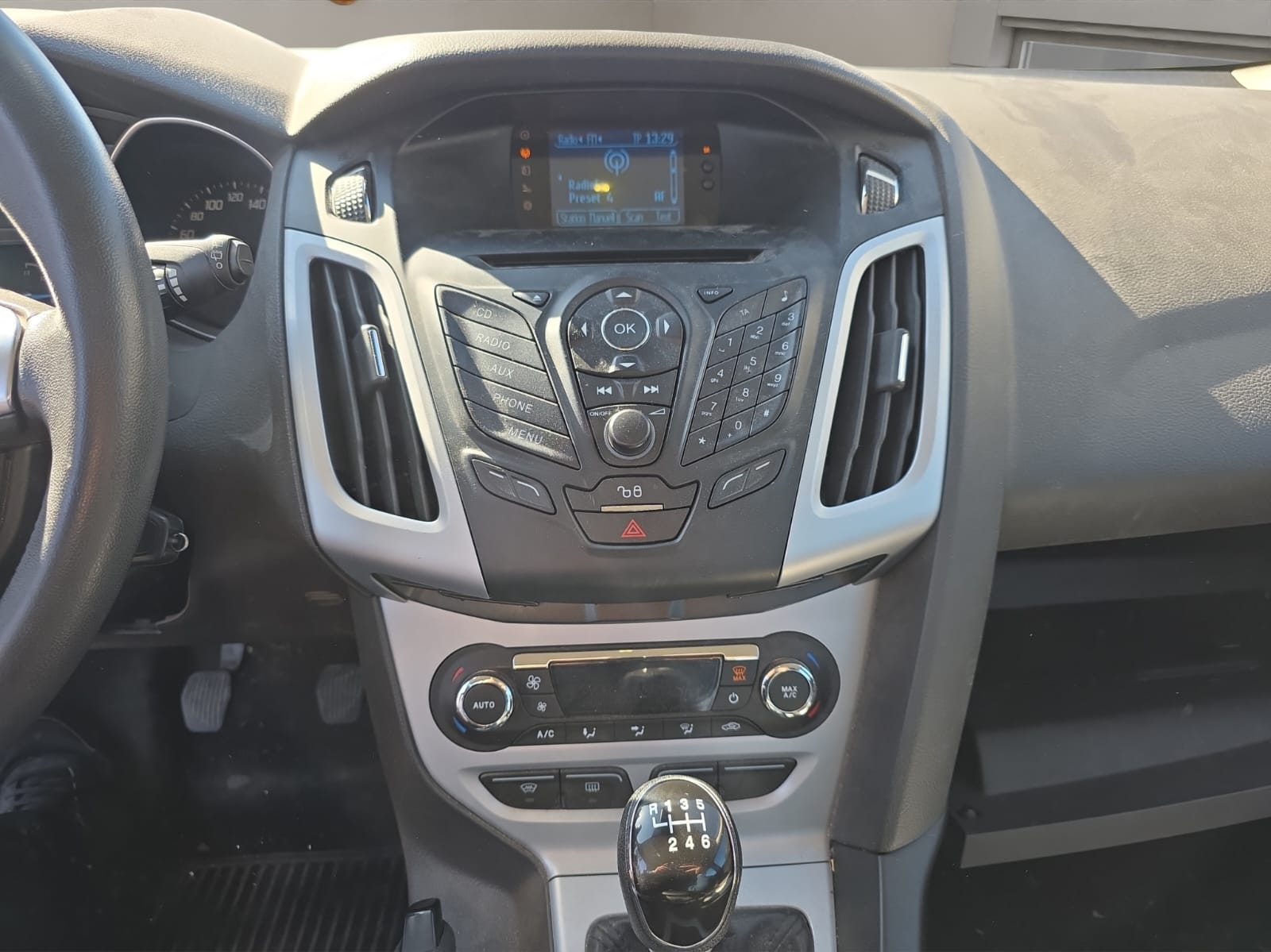 FORD Focus 1.6 SCTi Trend-image-10