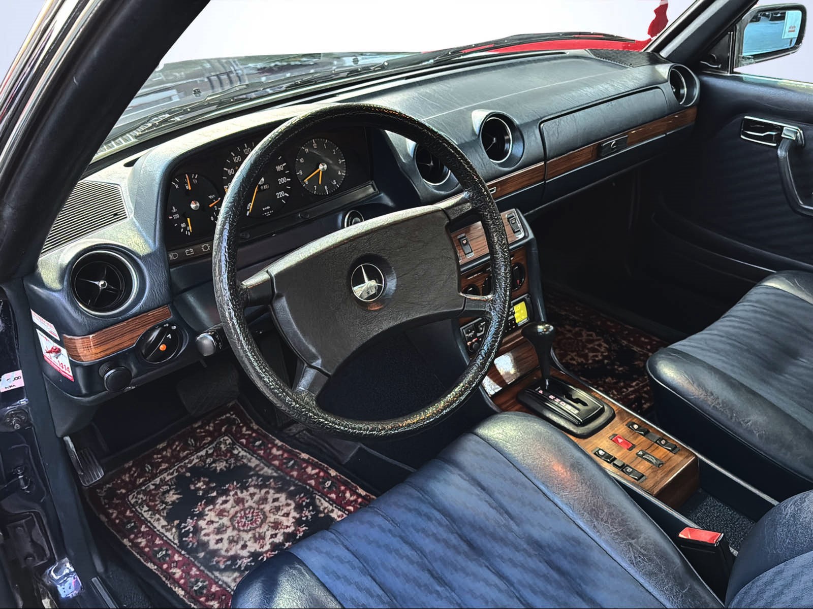 MERCEDES-BENZ 280 CE Automatic VETERANENFAHRZEUG-image-11