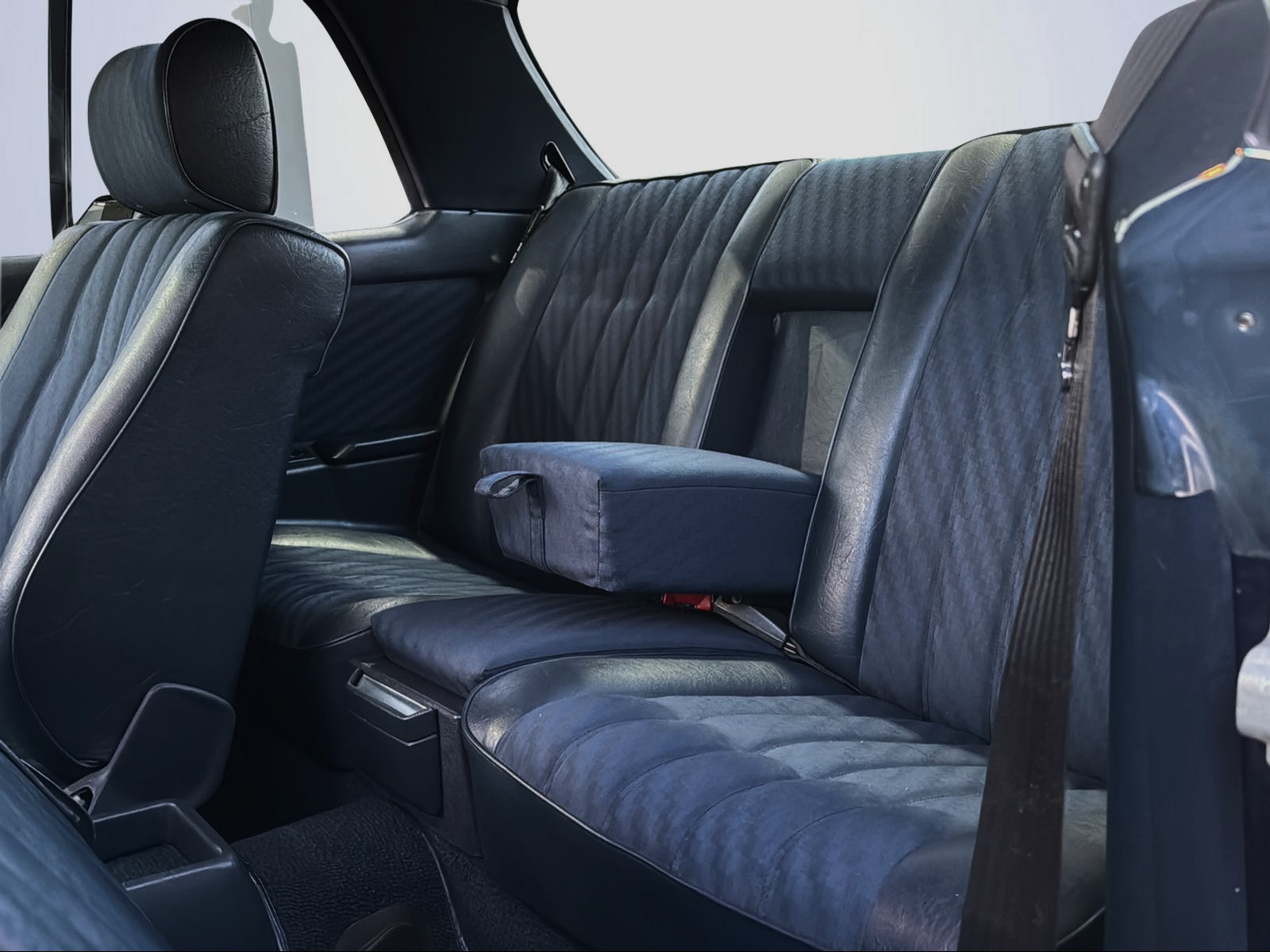 MERCEDES-BENZ 280 CE Automatic VETERANENFAHRZEUG-image-10