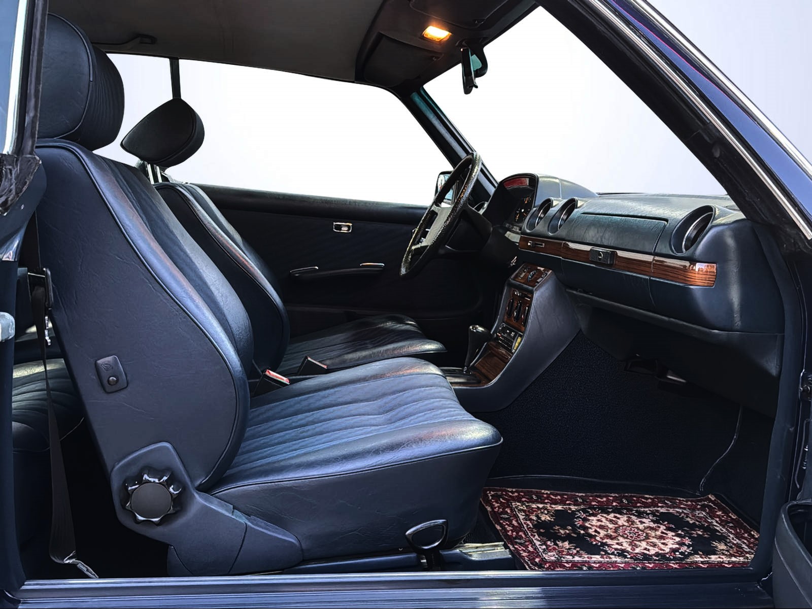 MERCEDES-BENZ 280 CE Automatic VETERANENFAHRZEUG-image-9