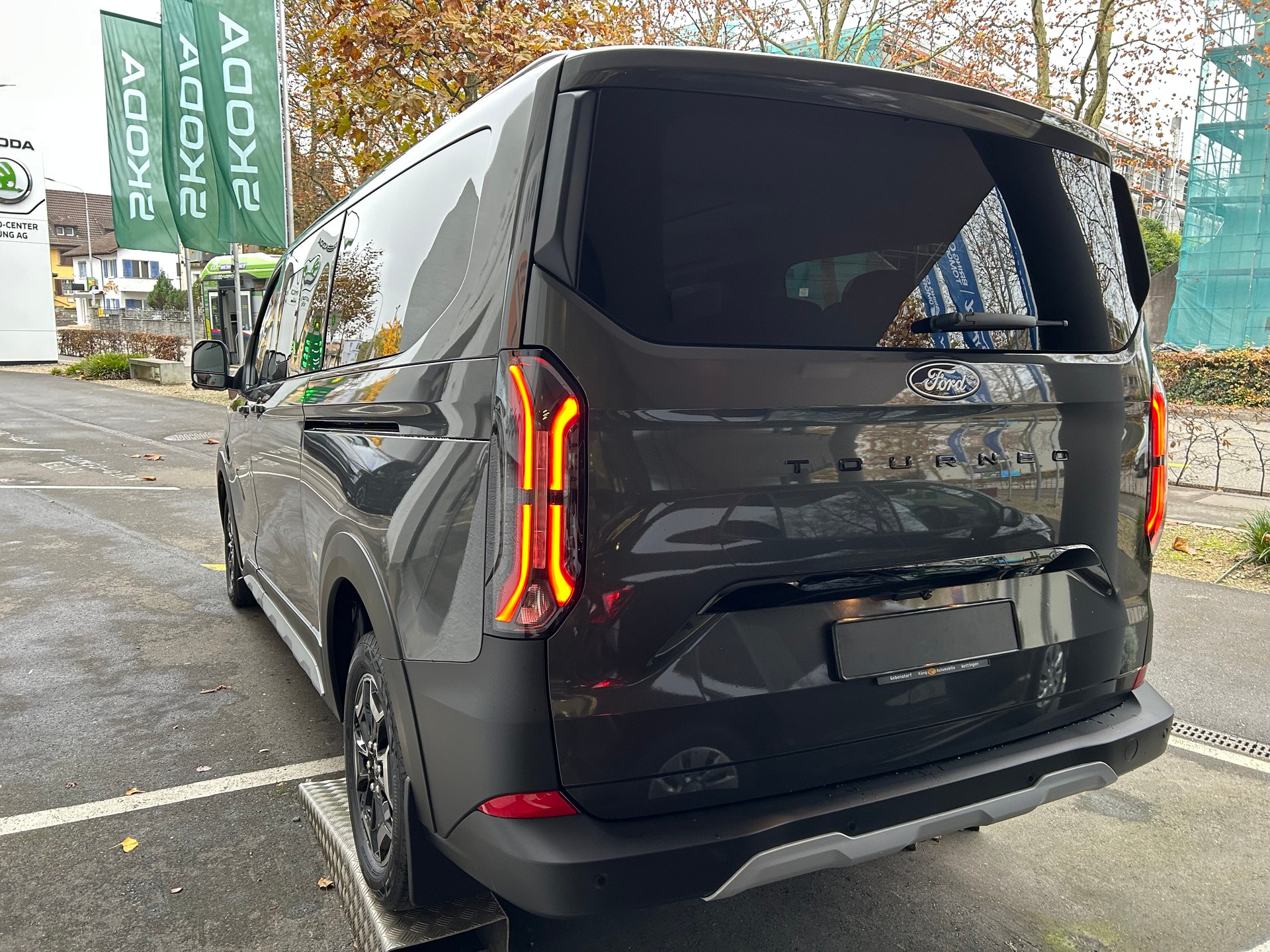 FORD Tourneo Bus 320 L2H1 Active Automat-image-3
