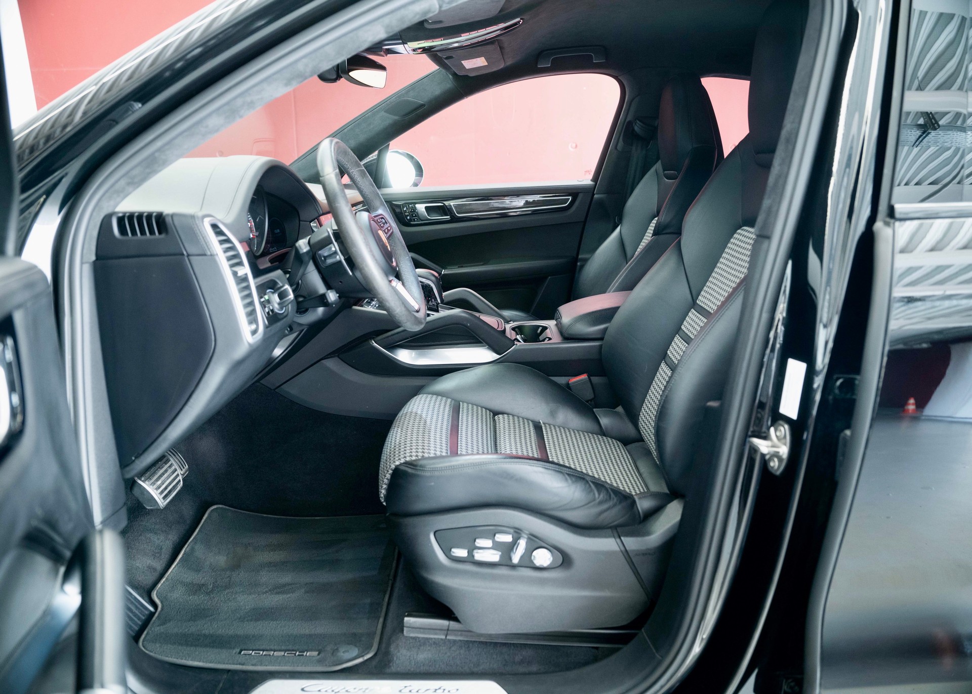 PORSCHE Cayenne Turbo Coupé (Leasing 1.99%, 2nd hand, full Porsche history)-image-20