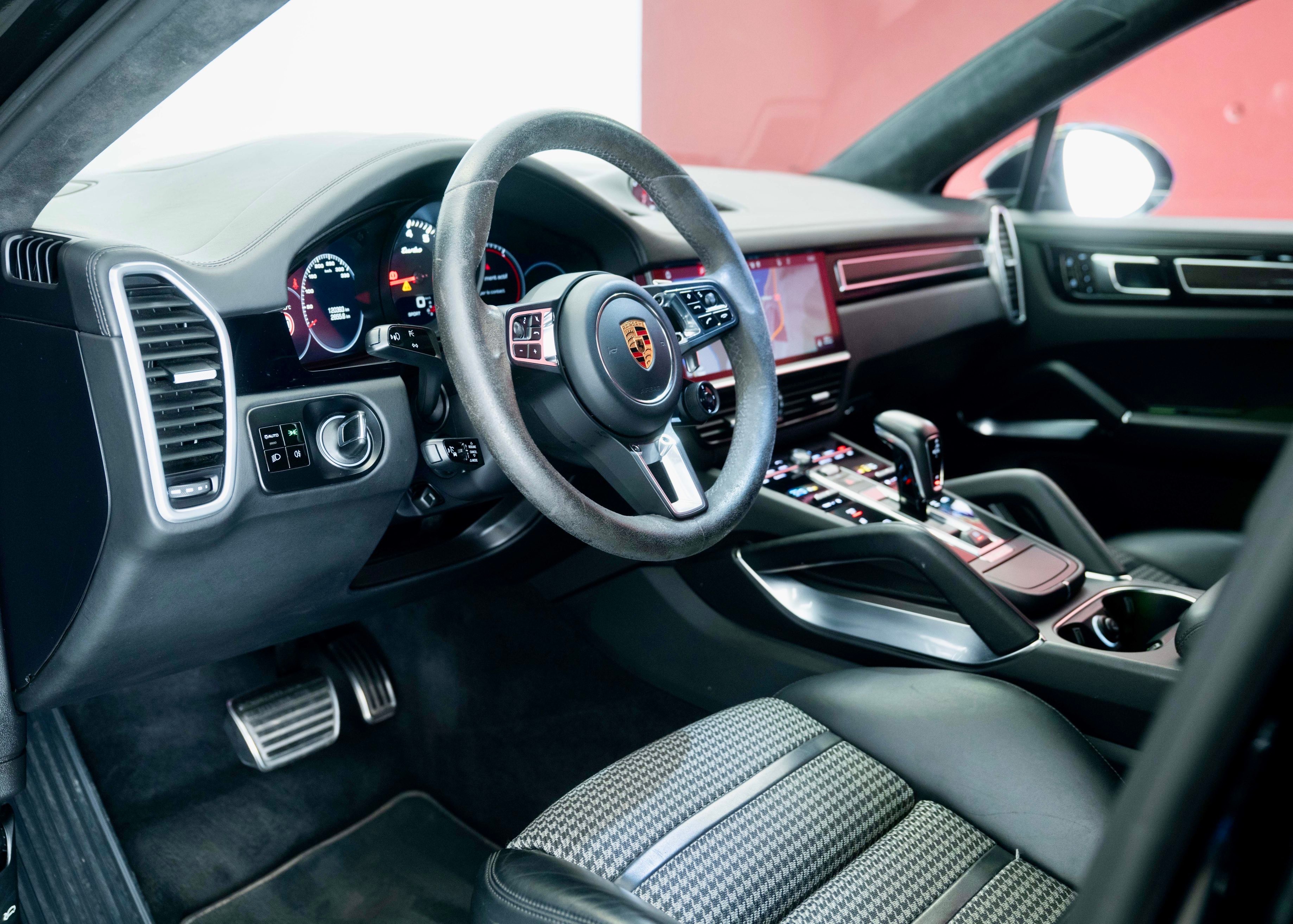Image PORSCHE CAYENNE Cayenne Turbo Coupé (Leasing 1.99%, 2nd hand, full Porsche history)