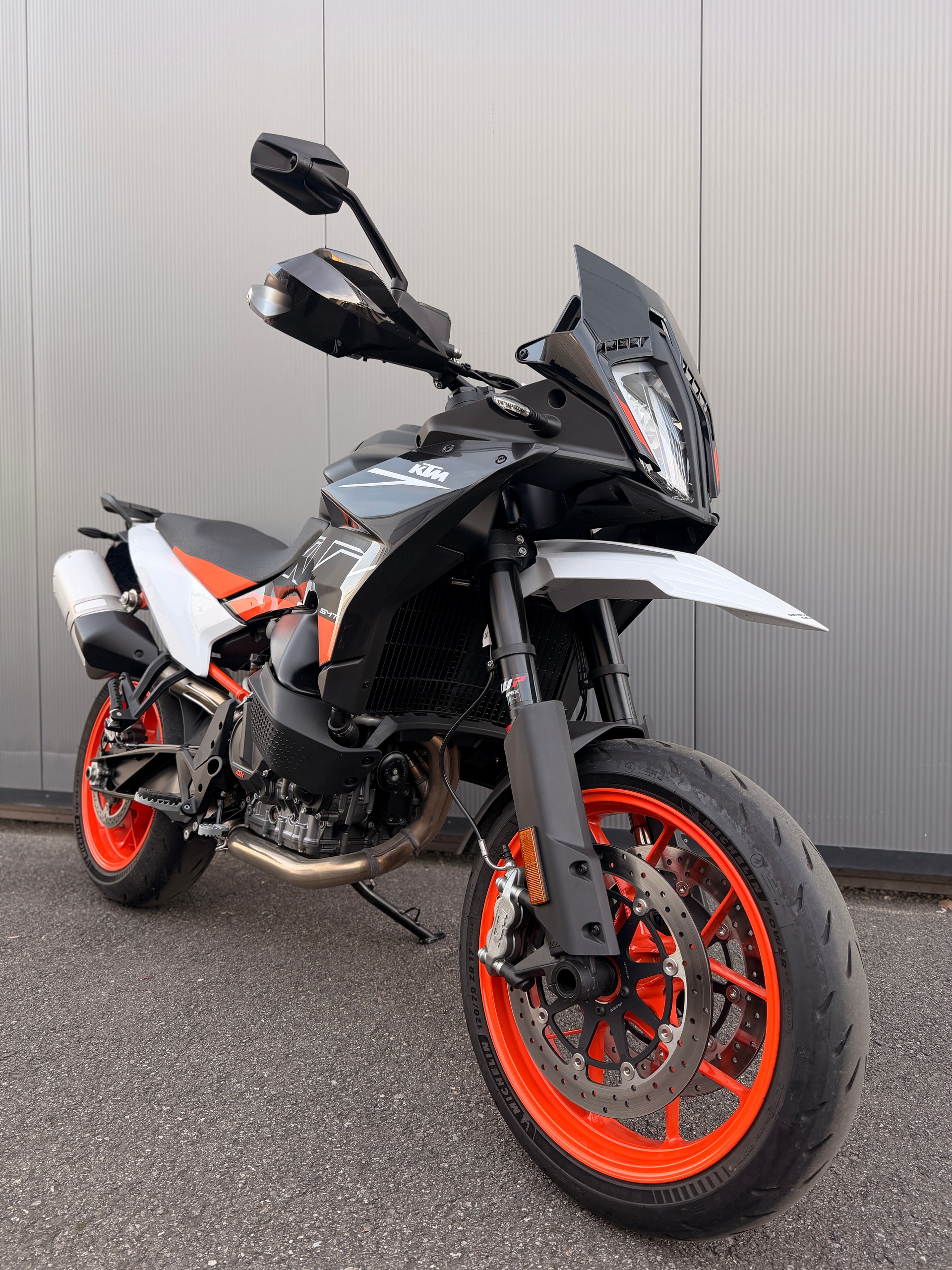 KTM 890 SMT-showroom-element-2