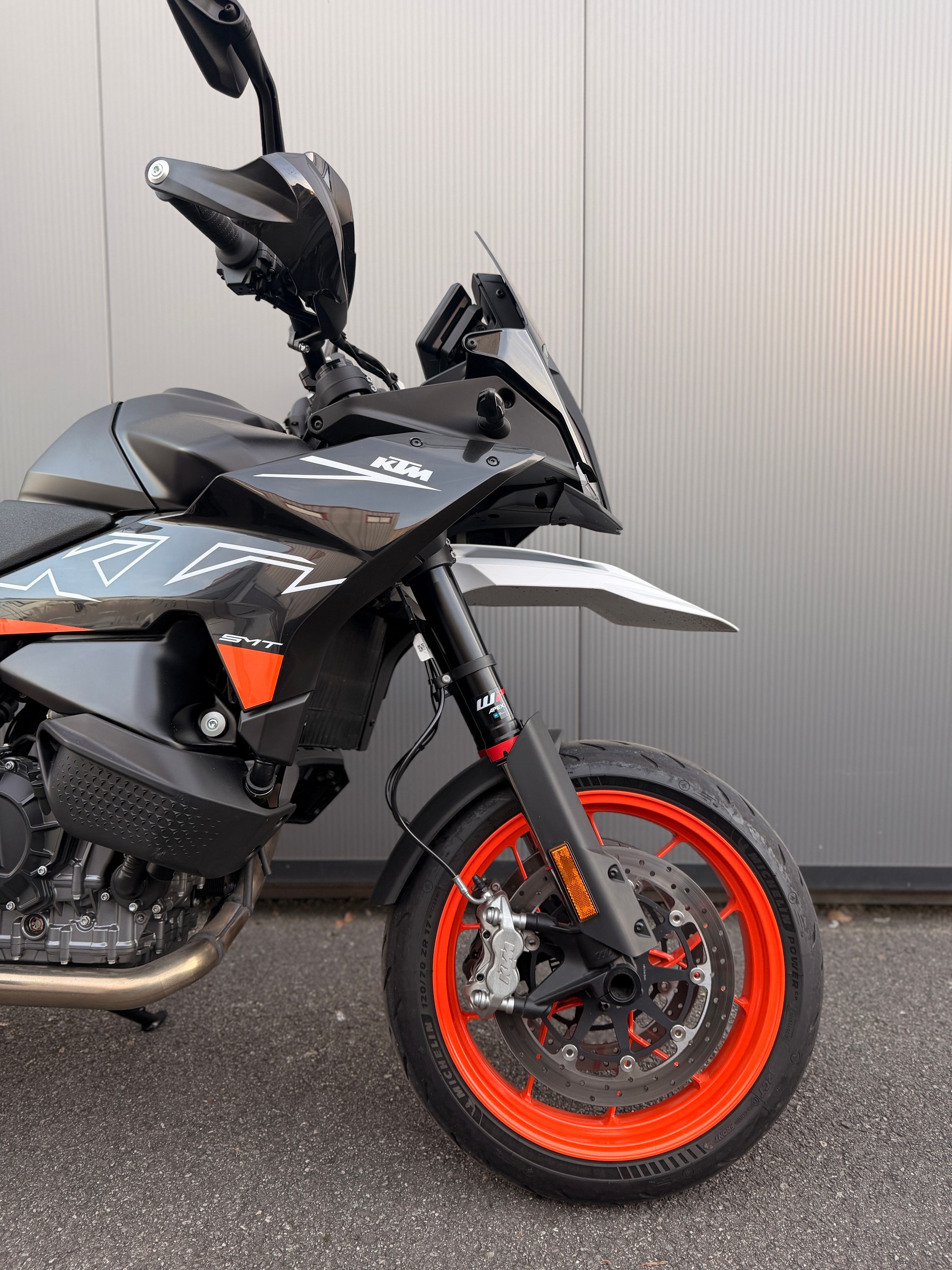 KTM 890 SMT-showroom-element-3