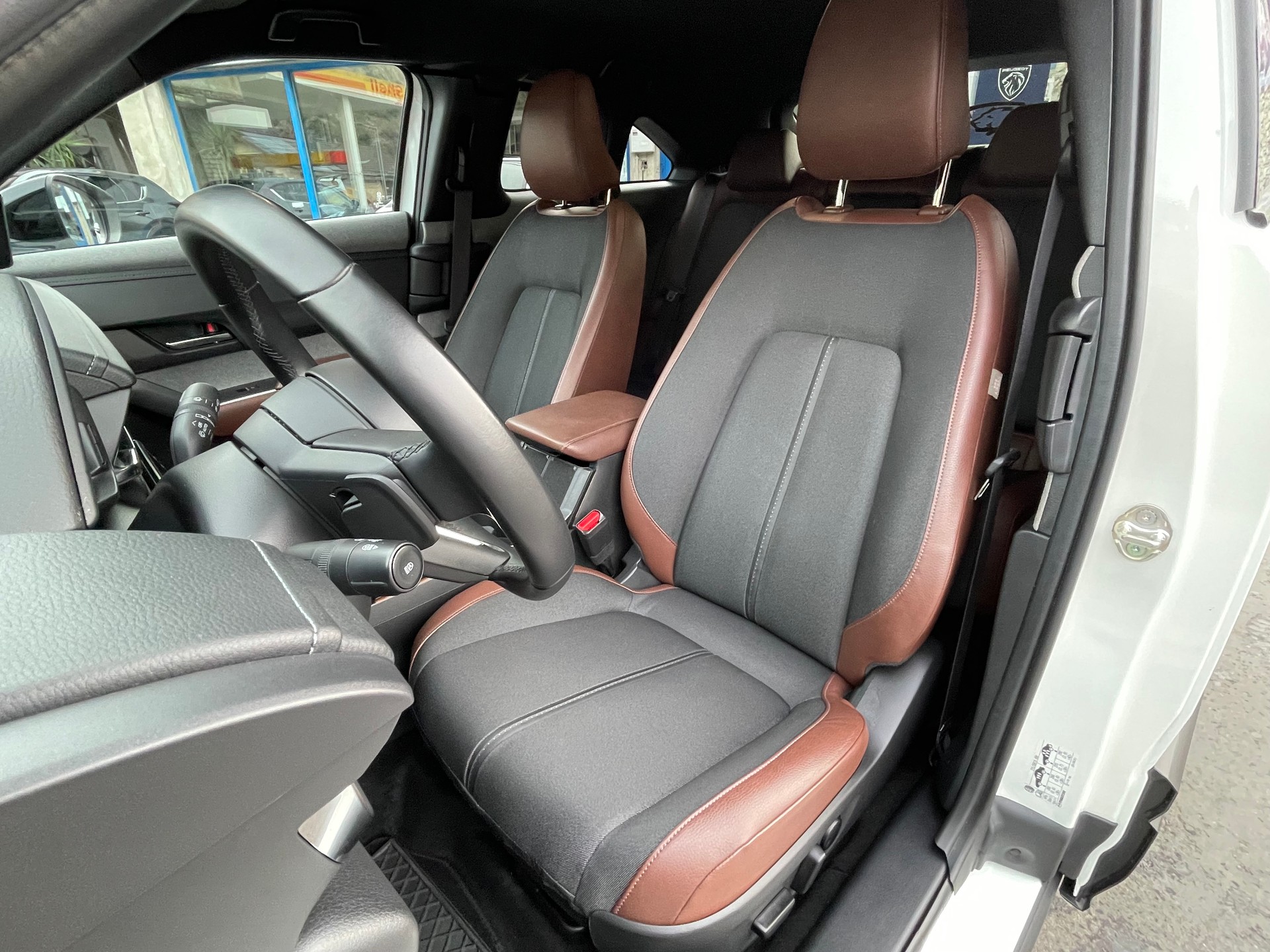 MAZDA MX-30 PHEV e-Skyactiv R-EV 170 Advantage-image-9