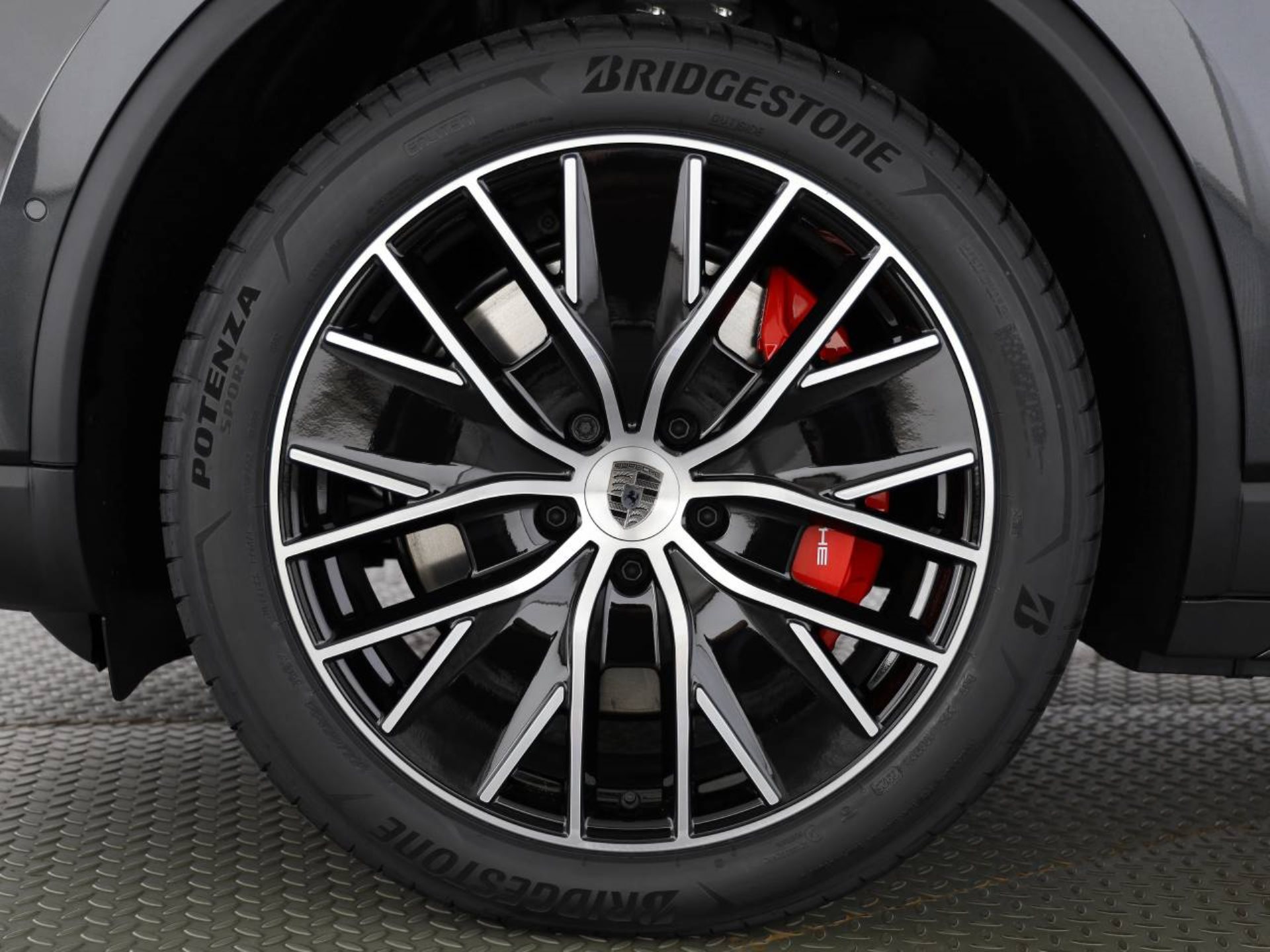 PORSCHE Macan Turbo-image-5