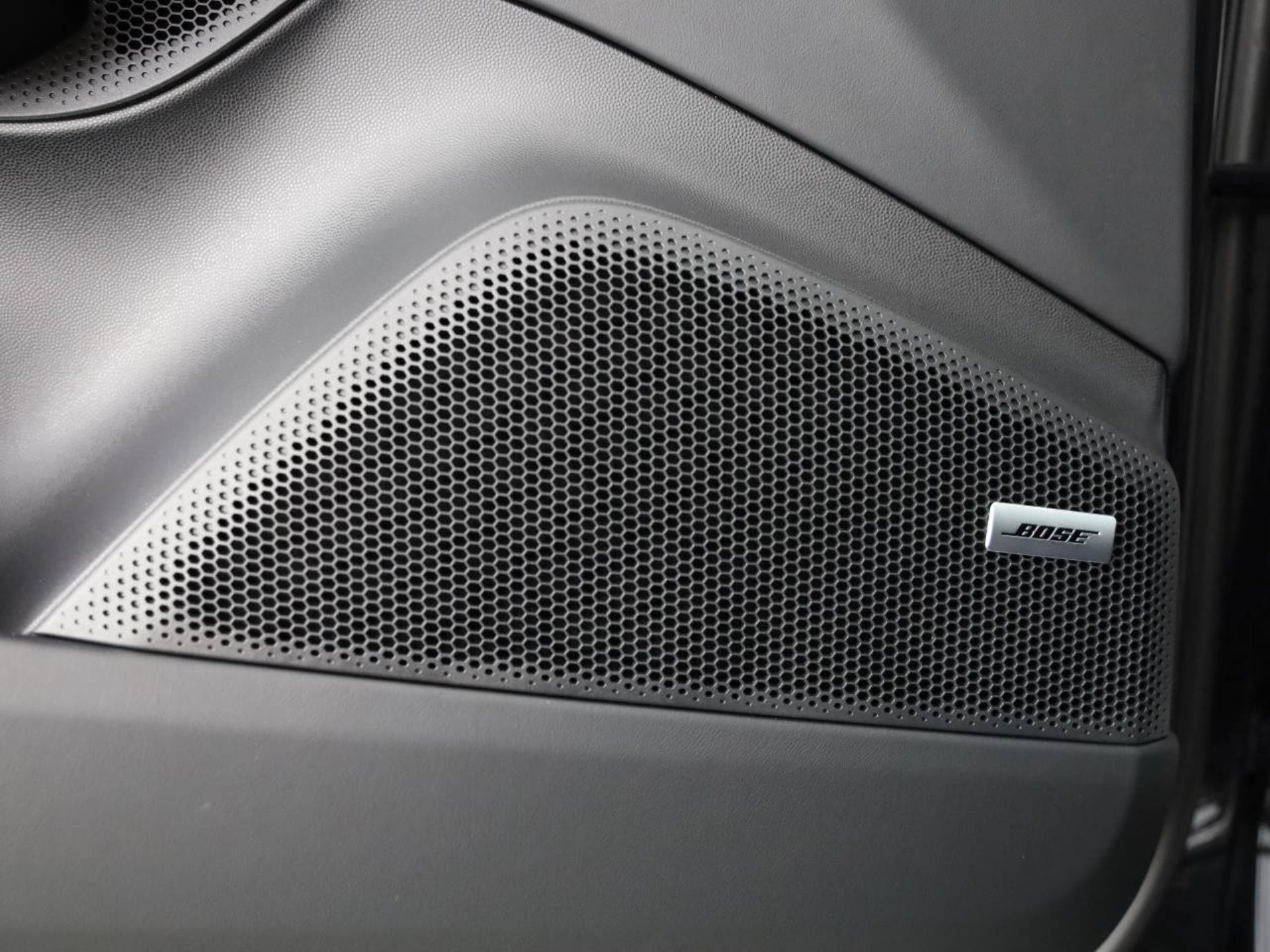PORSCHE Macan Turbo-image-17