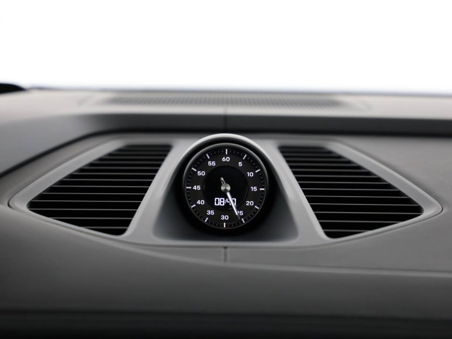 PORSCHE Macan Turbo-image-11