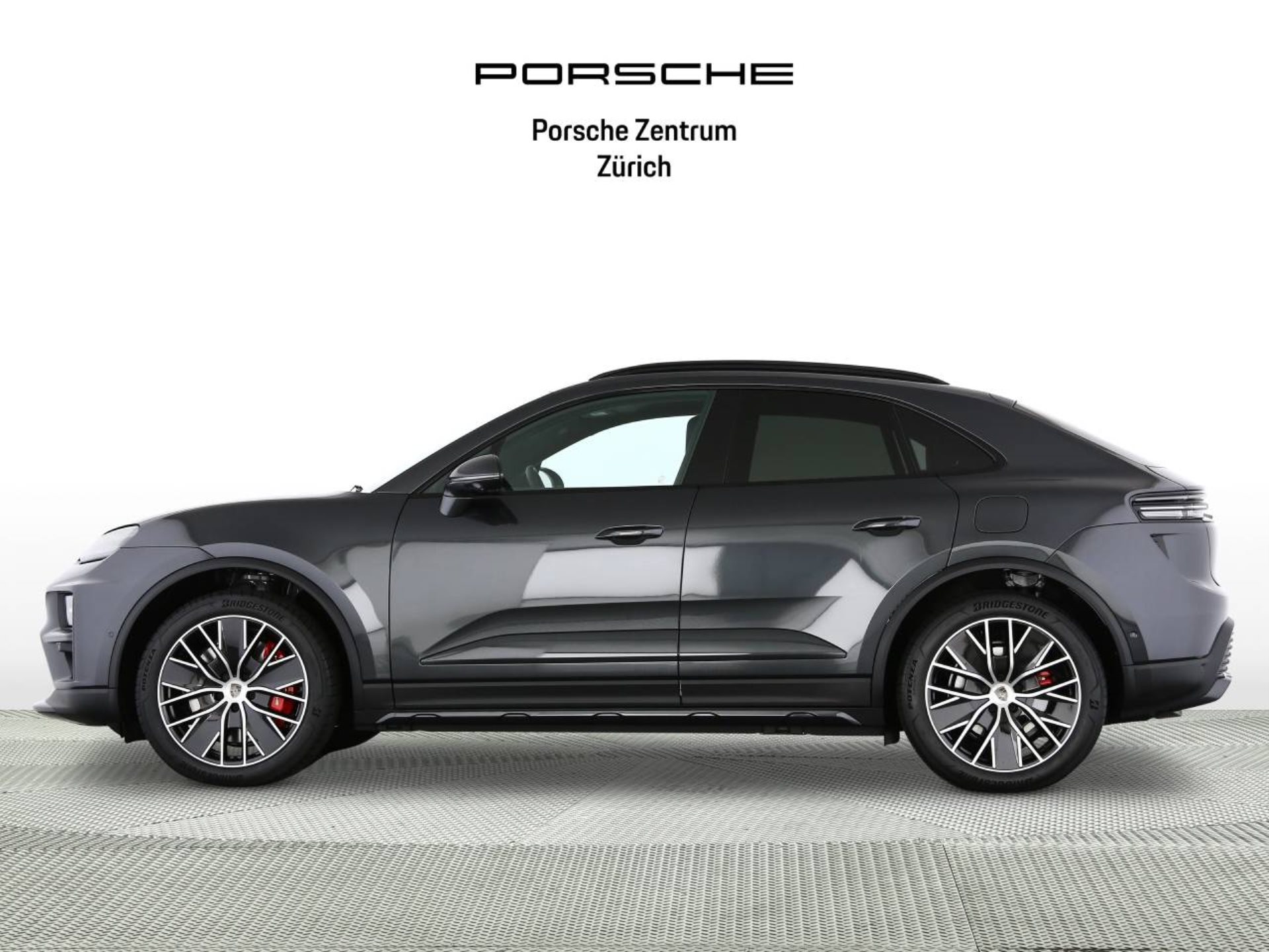PORSCHE Macan Turbo-image-1