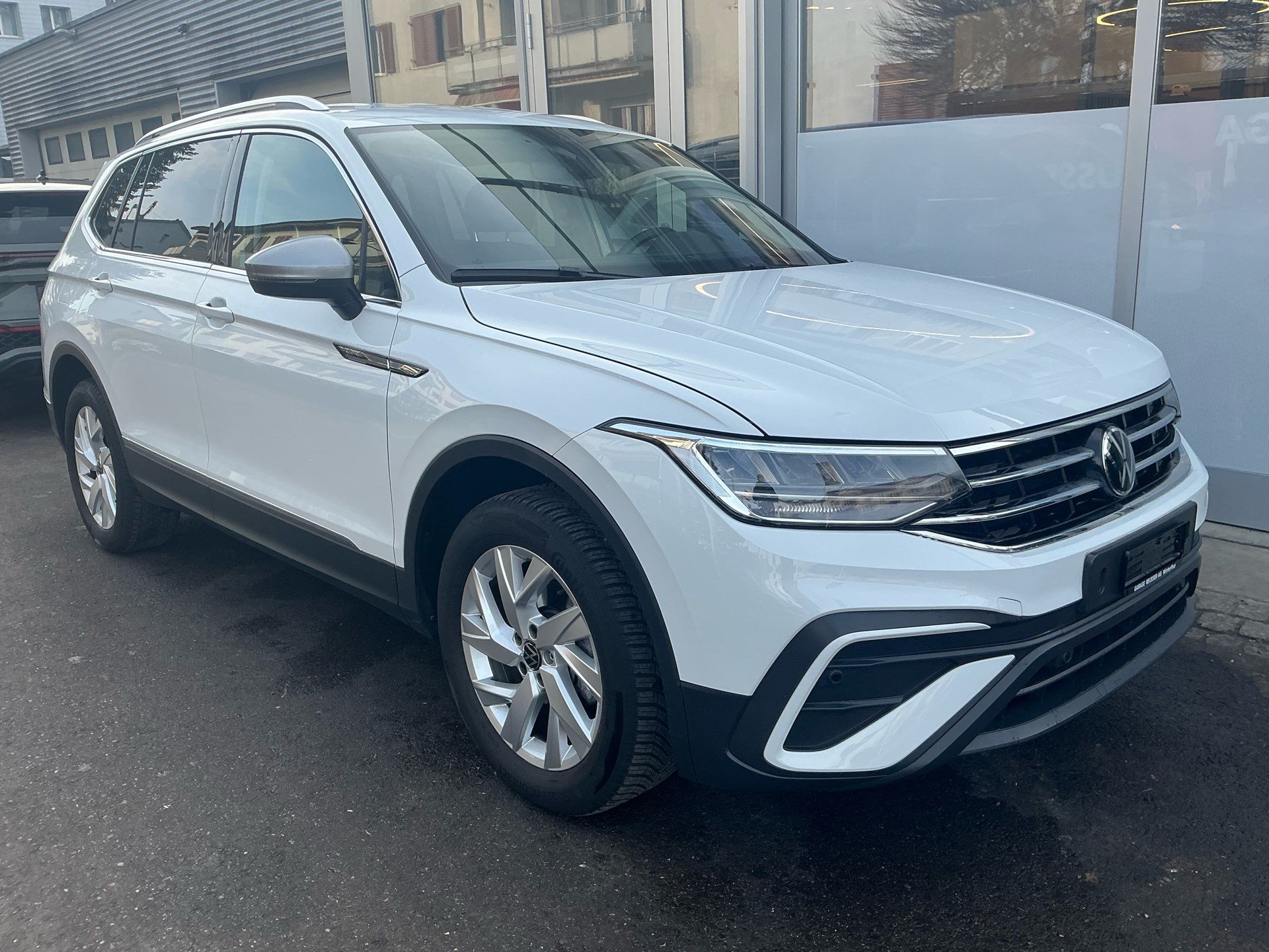 VW Tiguan Allspace 1.5 TSI DSG *** 7 - SITZE & ANHÄNGEKUPPLUNG ***-image-2