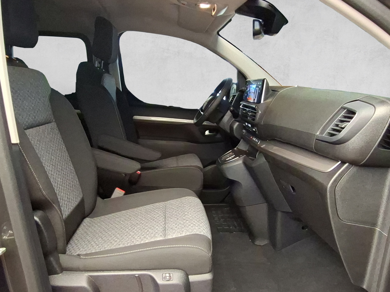 PEUGEOT Traveller Standard 2.2 BlueHDi 180 Business S/S-image-13