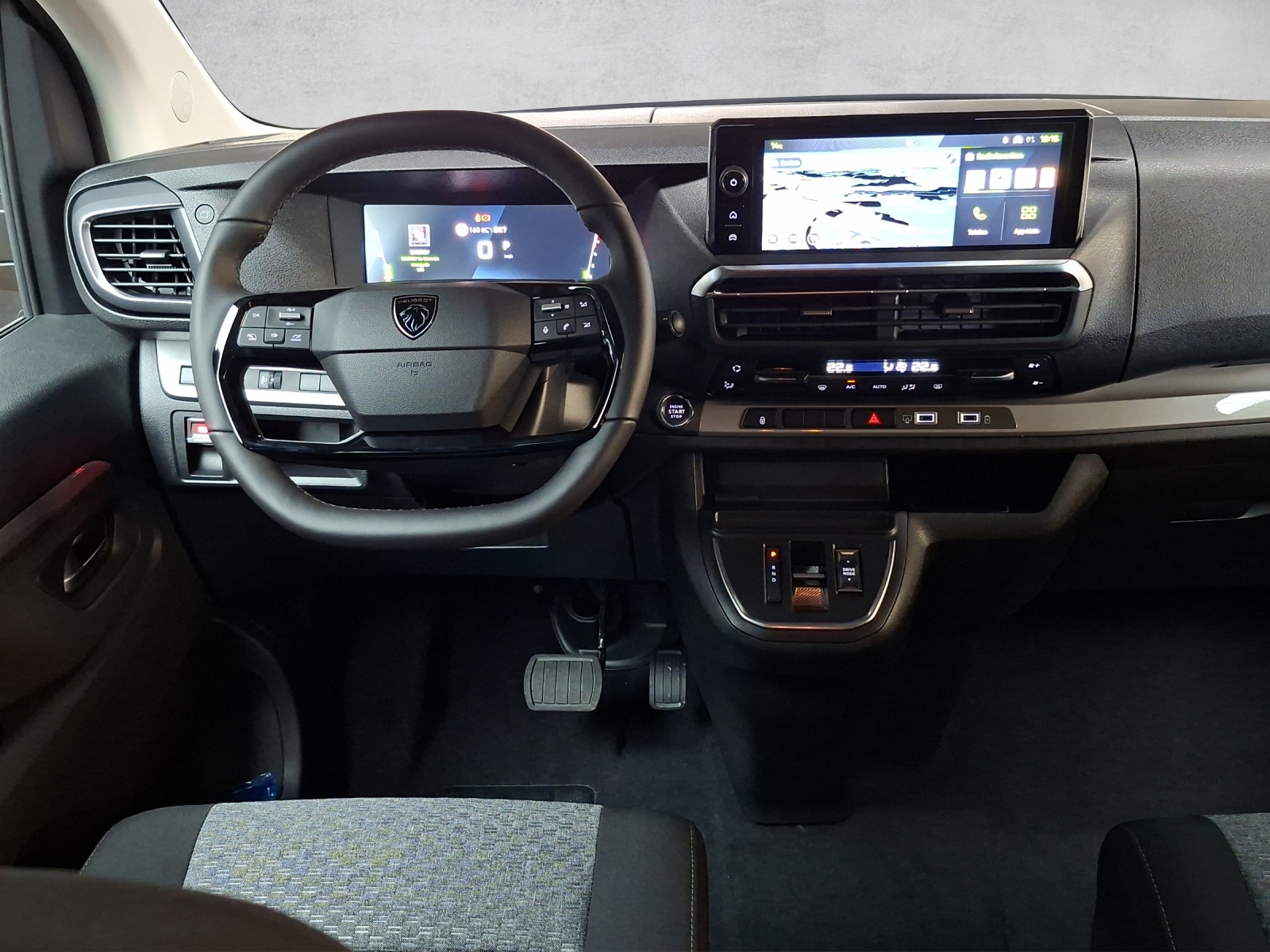 PEUGEOT Traveller Standard 2.2 BlueHDi 180 Business S/S-image-9