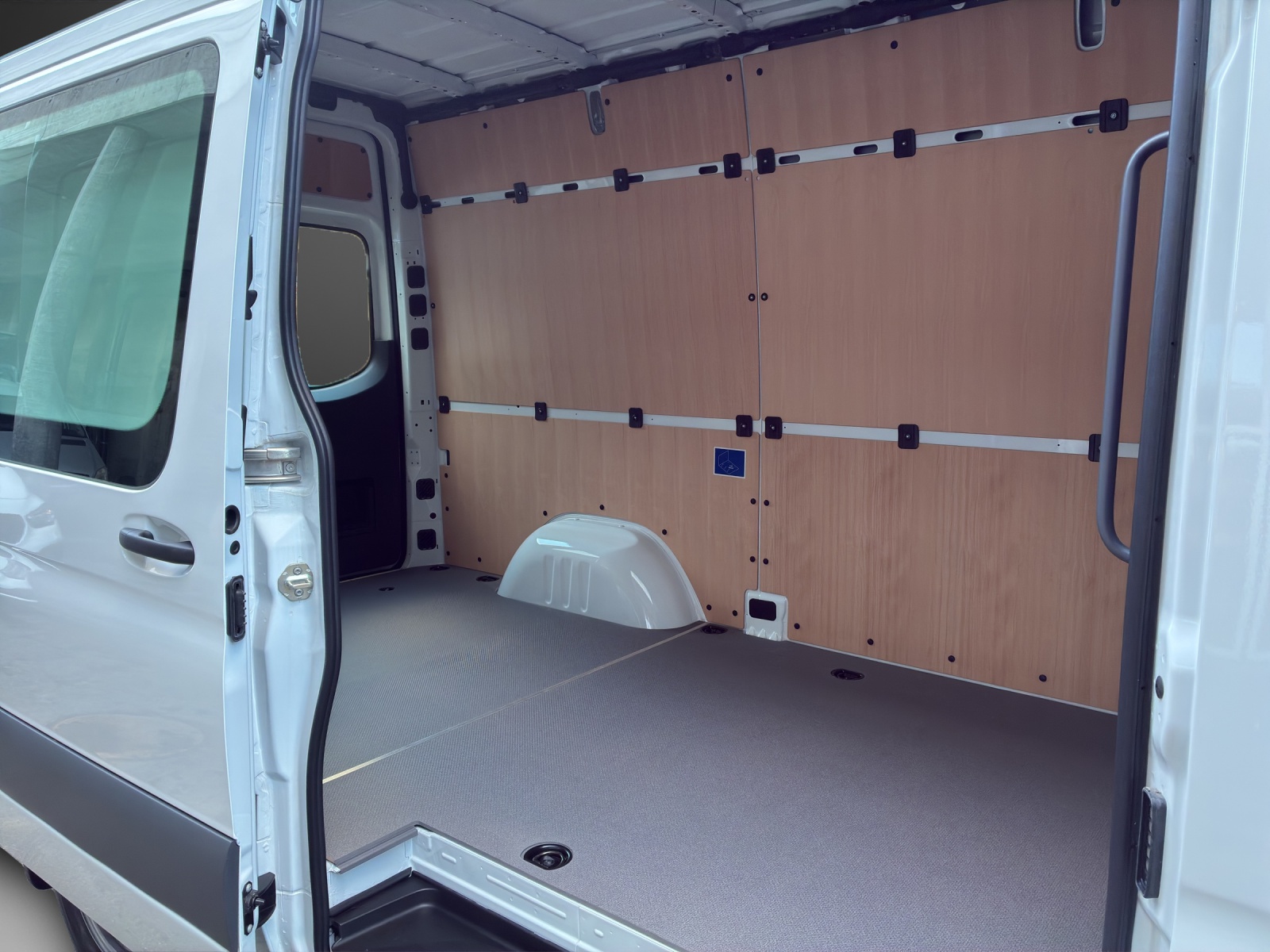 MERCEDES-BENZ Sprinter 317 CDI Standard 9G-TRONIC-image-10