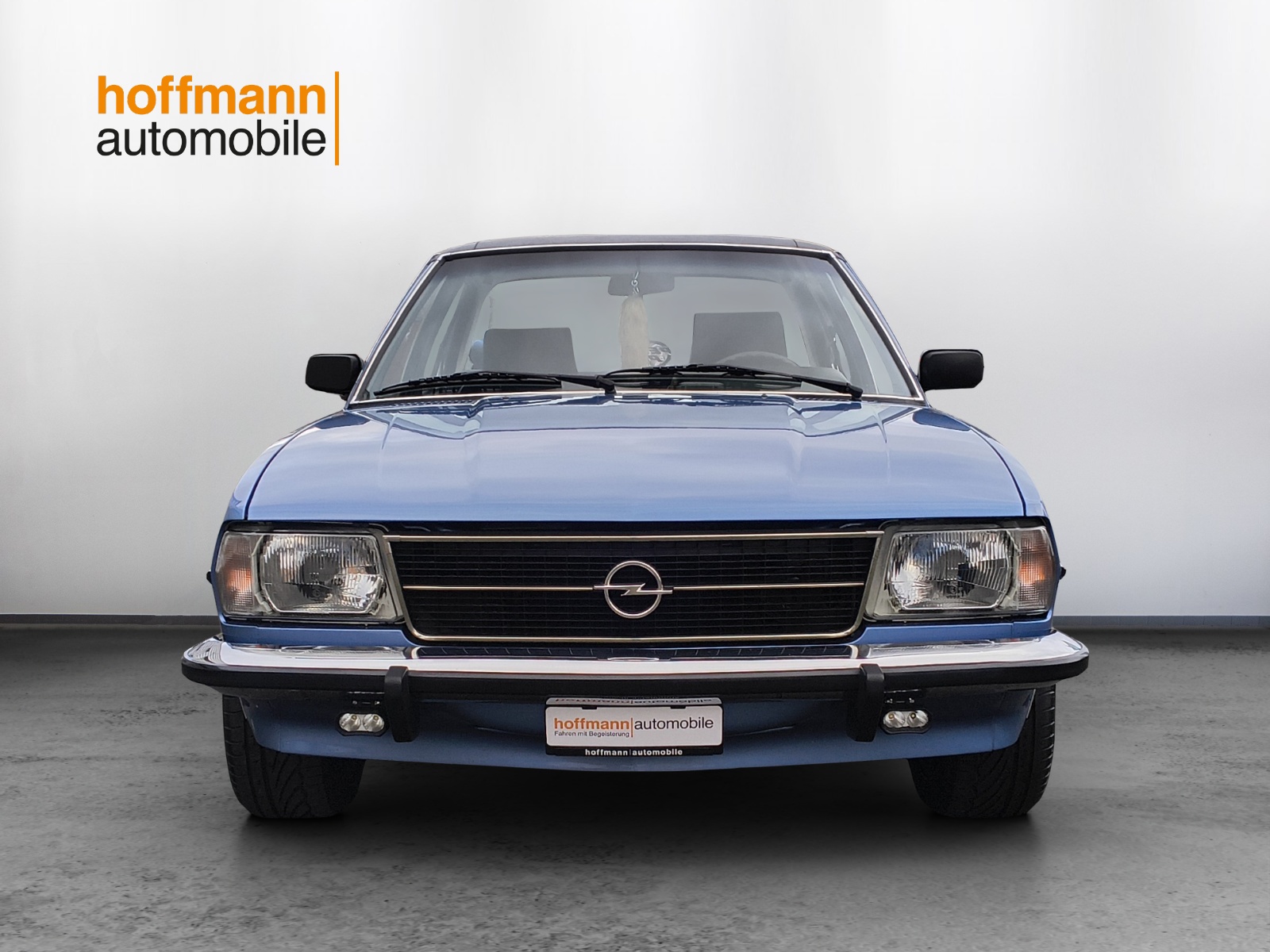 OPEL B 2000-showroom-element-1
