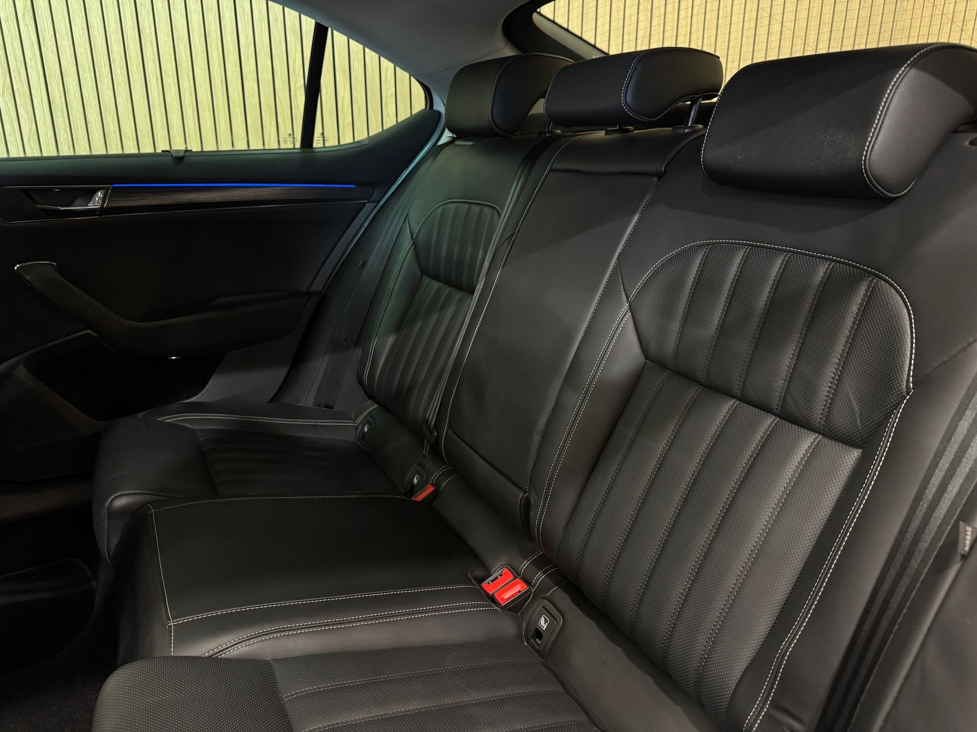 SKODA Superb Limousine 2.0 TDI Style DSG-image-22