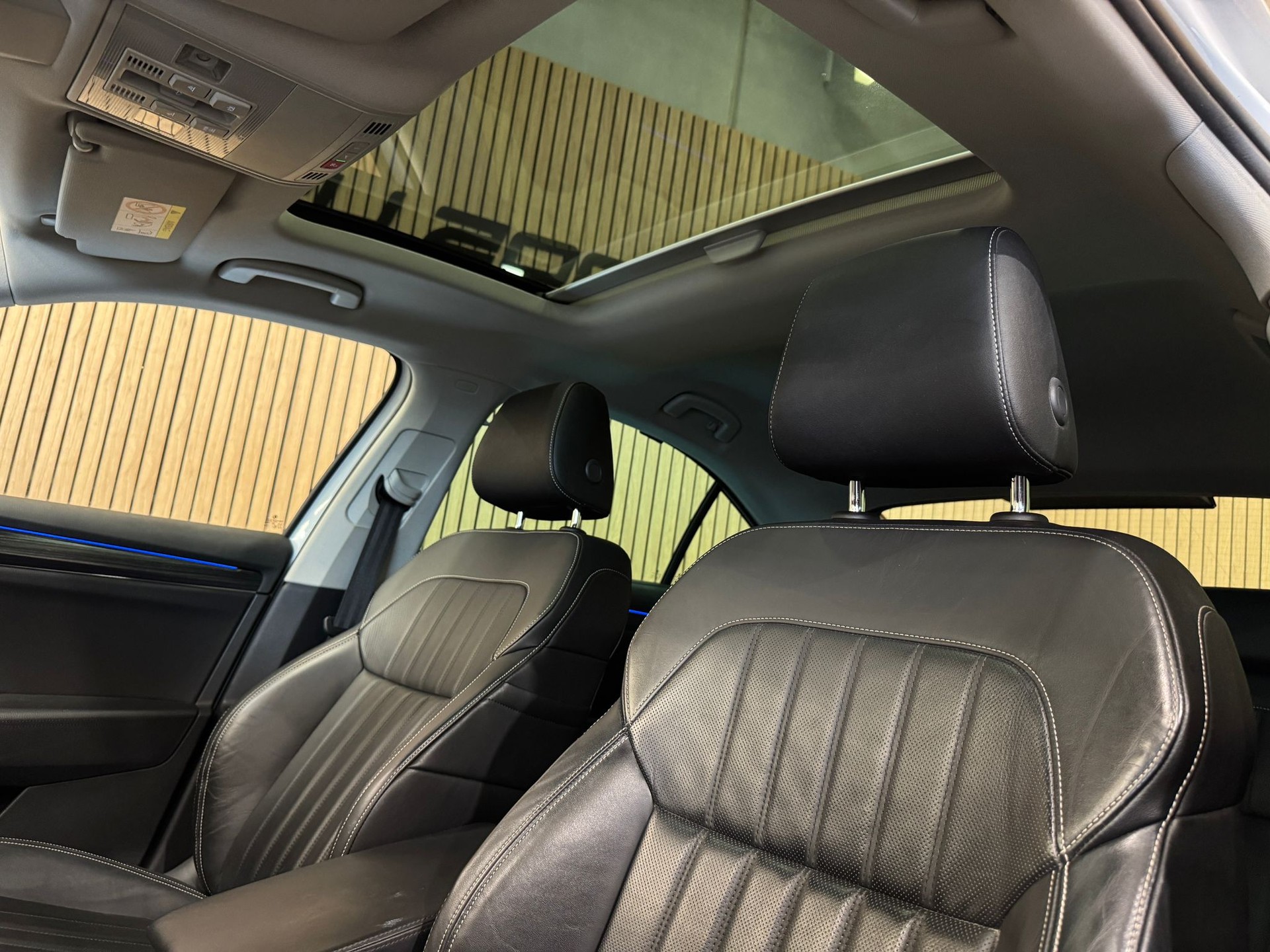 SKODA Superb Limousine 2.0 TDI Style DSG-image-19
