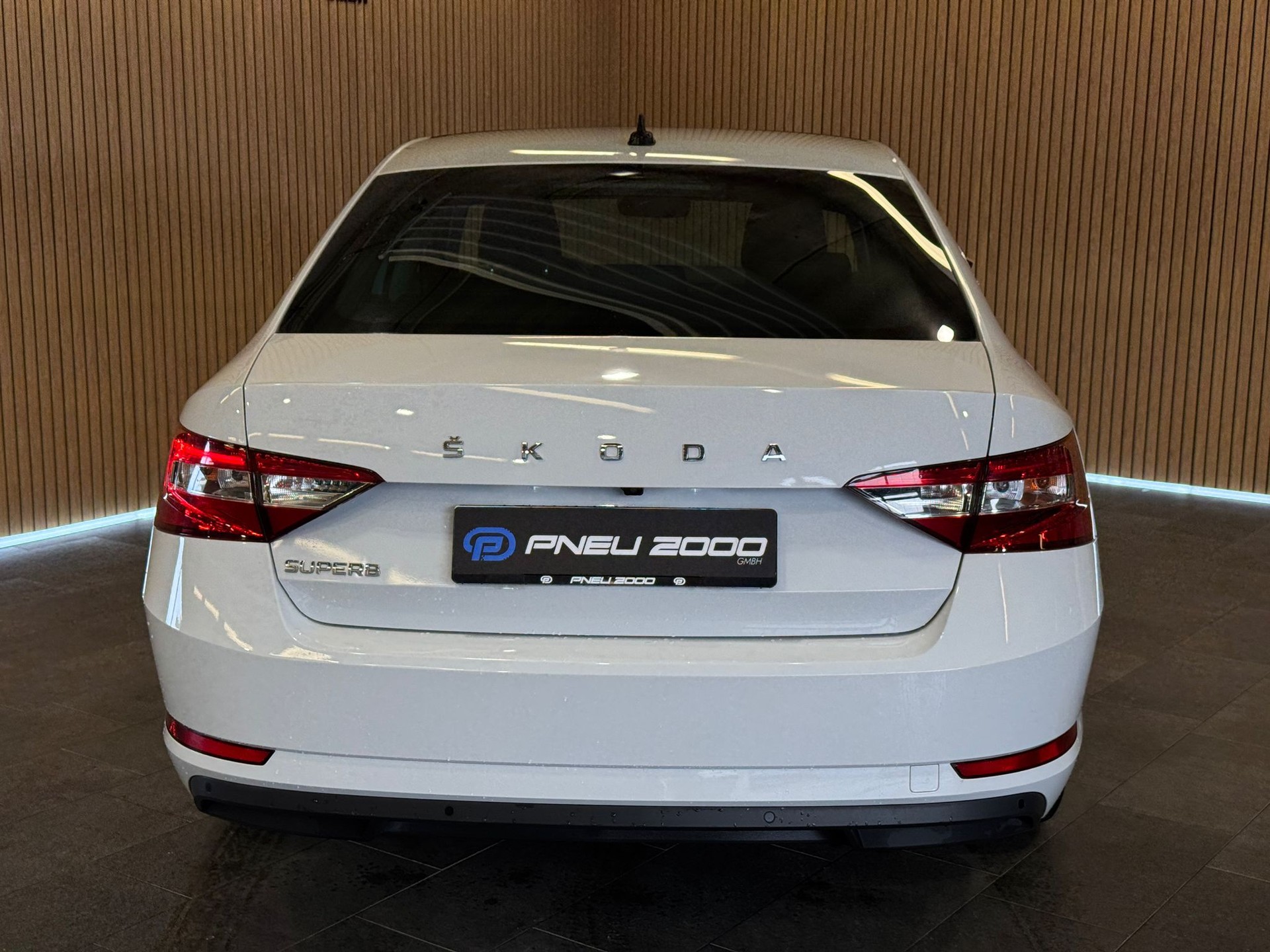 SKODA Superb Limousine 2.0 TDI Style DSG-image-3