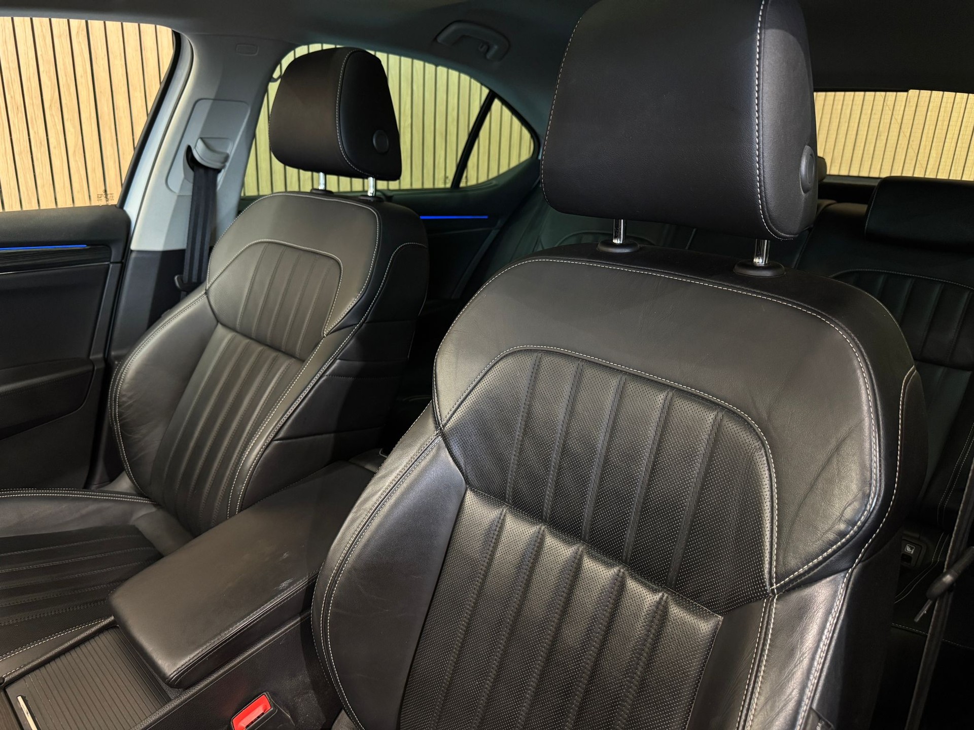 SKODA Superb Limousine 2.0 TDI Style DSG-image-18