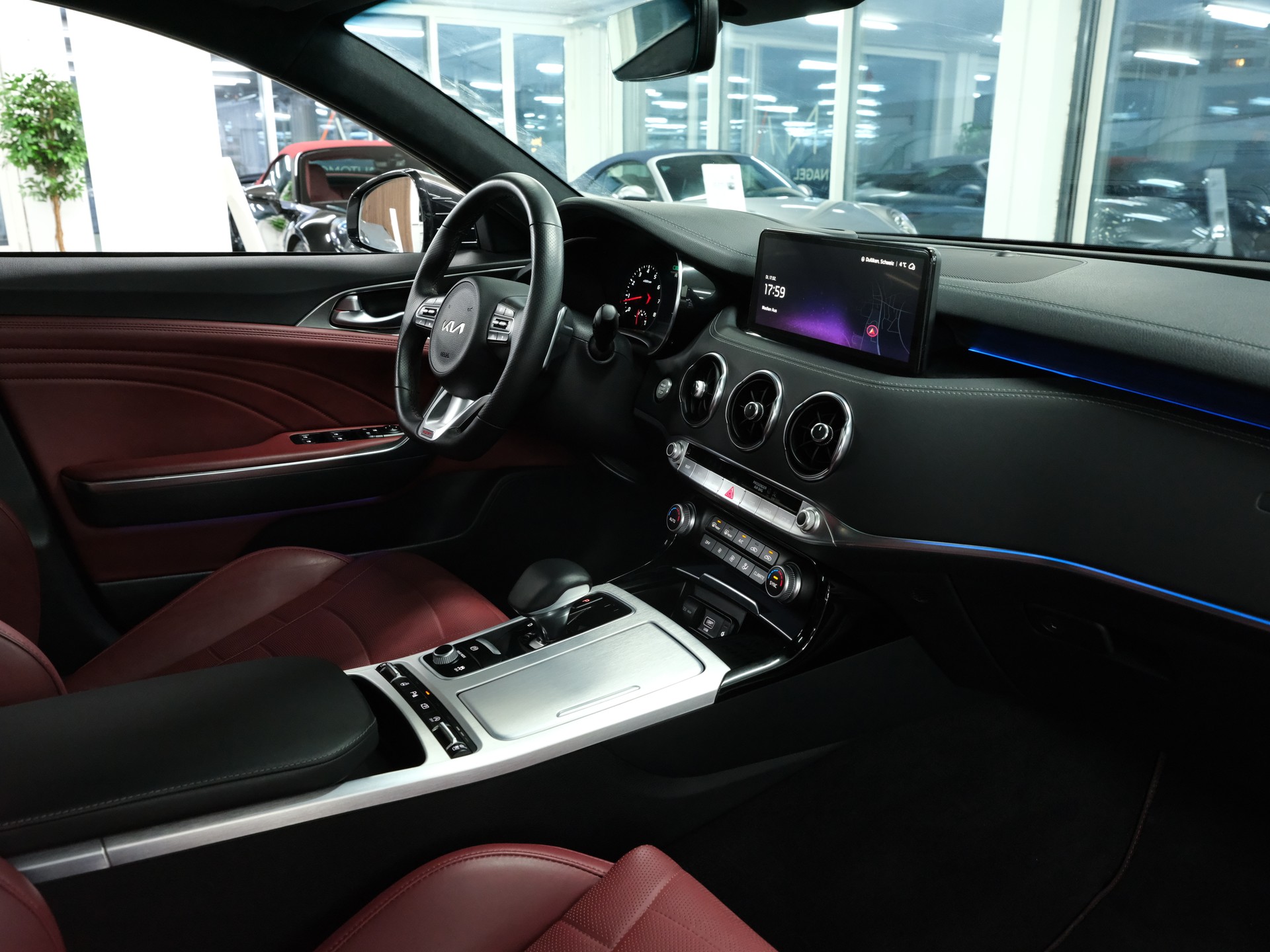 KIA Stinger 3.3 T-GDi GT Automat AWD-image-21
