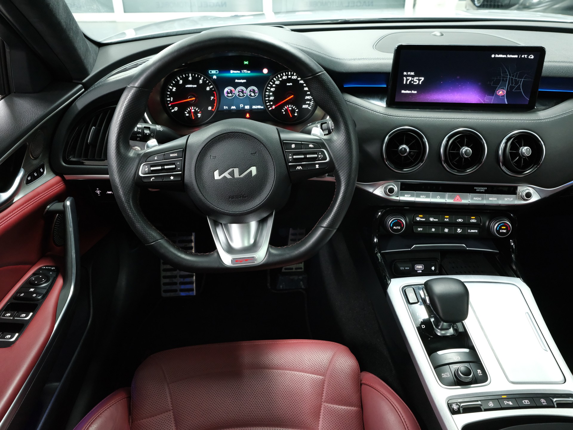KIA Stinger 3.3 T-GDi GT Automat AWD-image-15