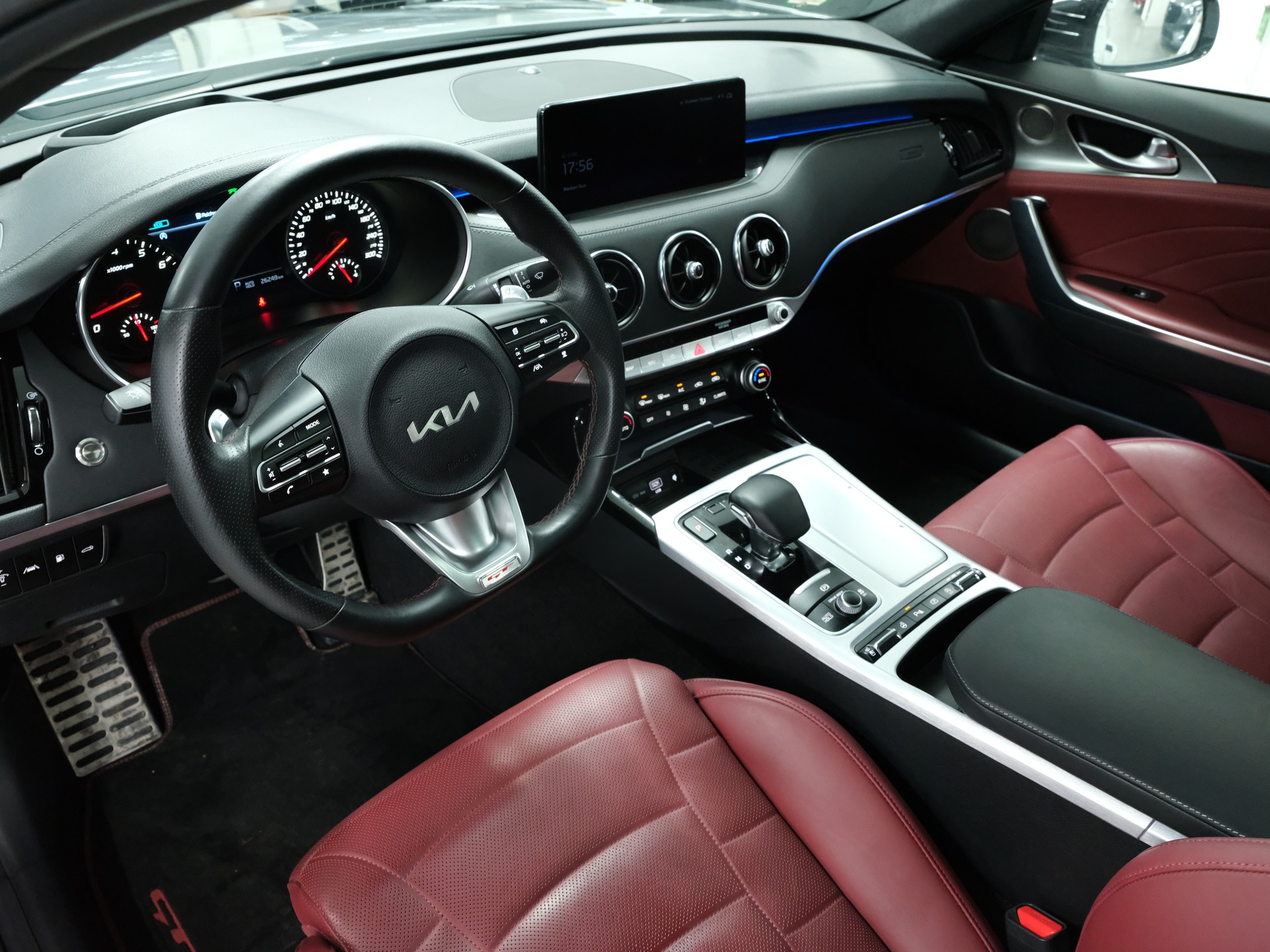 KIA Stinger 3.3 T-GDi GT Automat AWD-image-13
