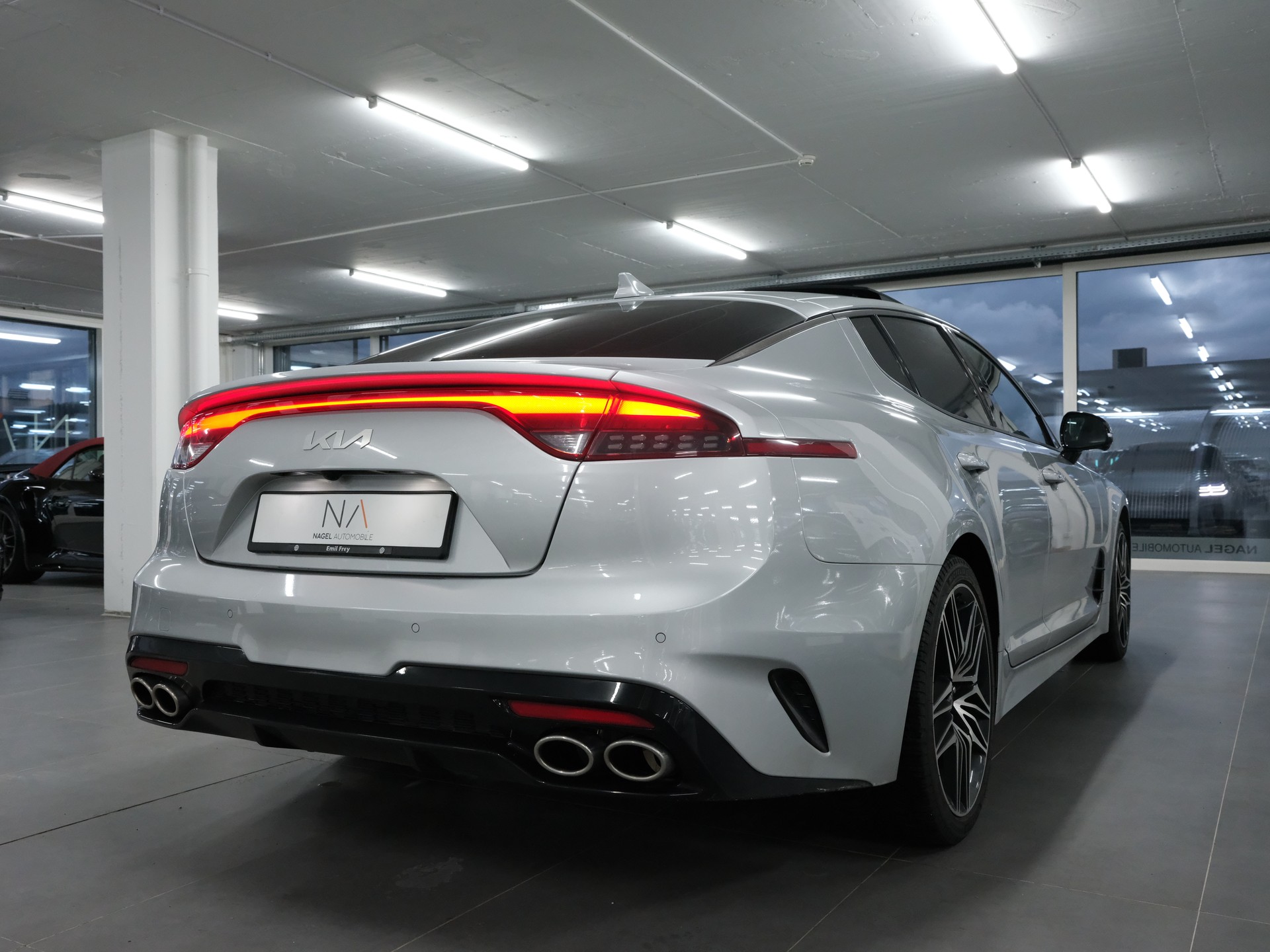 KIA Stinger 3.3 T-GDi GT Automat AWD-showroom-element-2