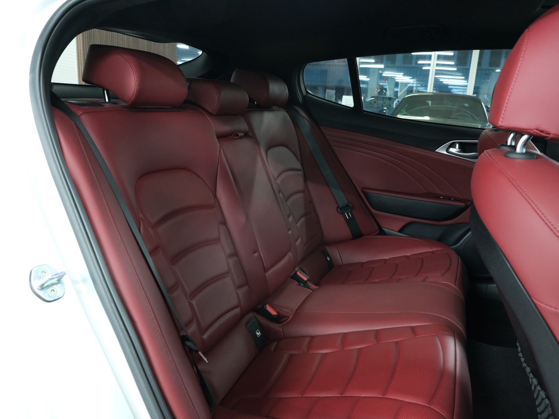 KIA Stinger 3.3 T-GDi GT Automat AWD-image-19