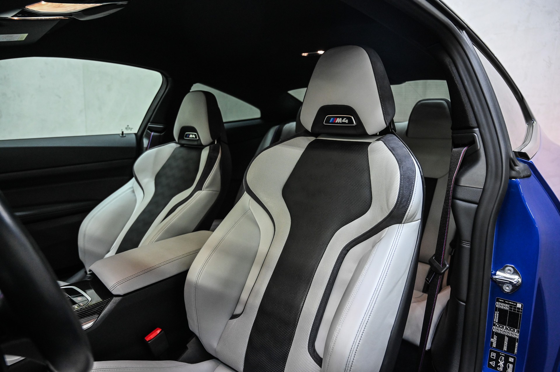 BMW M4 Competition xDrive Coupé-image-28