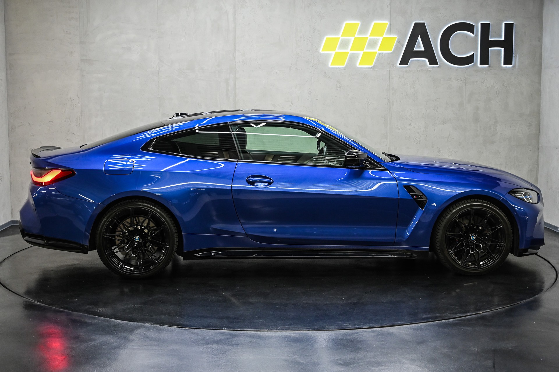 BMW M4 Competition xDrive Coupé-image-10