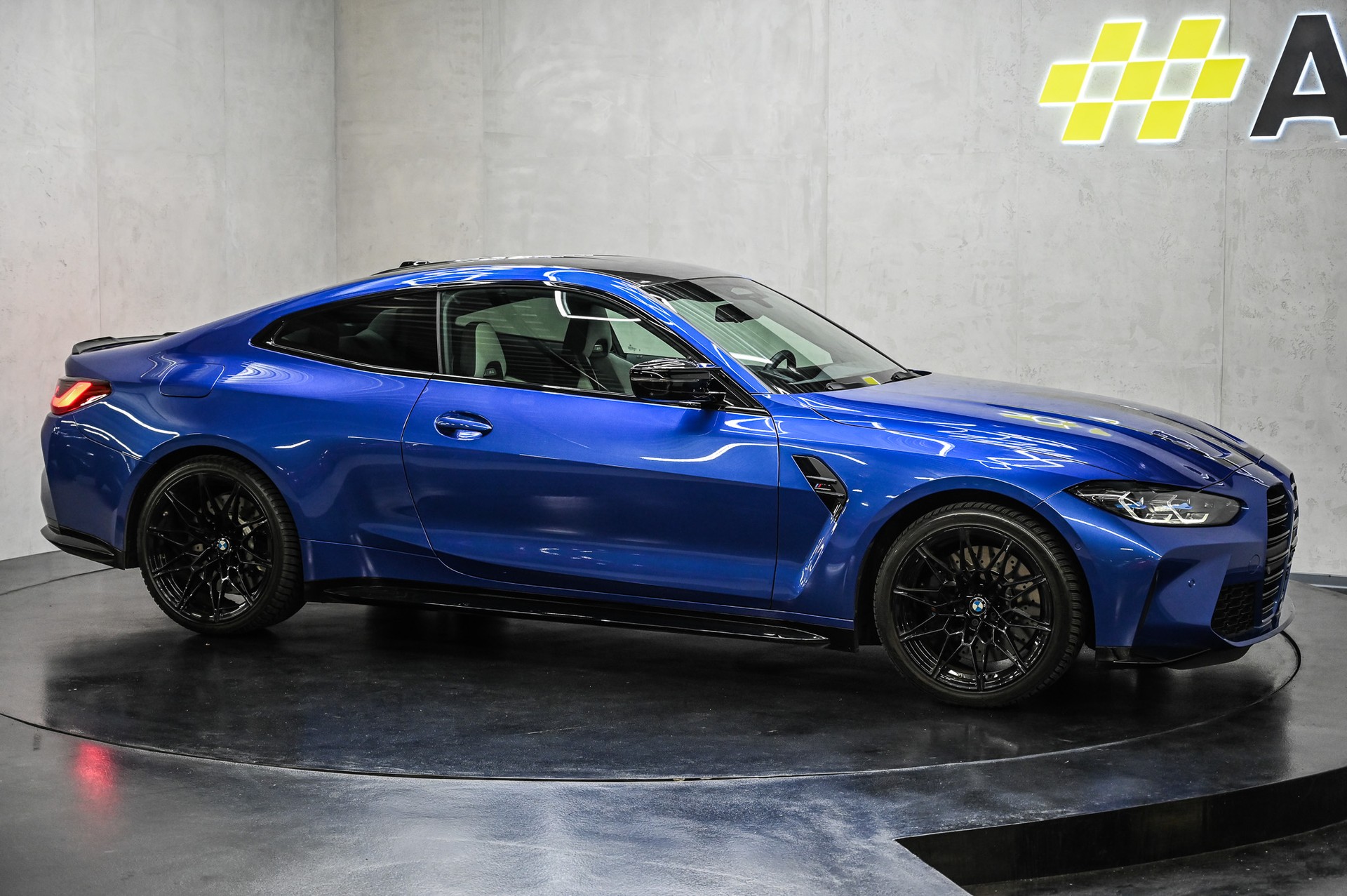 BMW M4 Competition xDrive Coupé-image-11