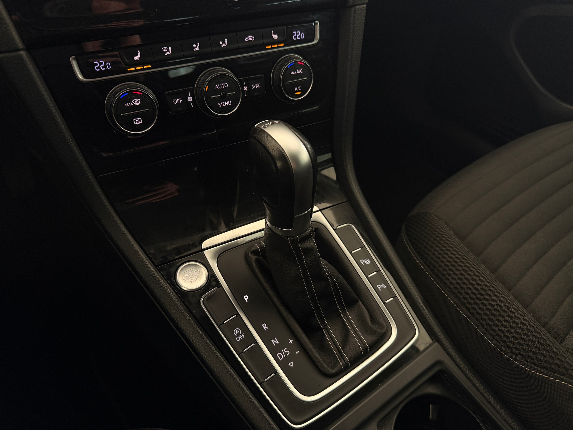 VW Golf Variant 1.4 TSI Cup DSG-image-17